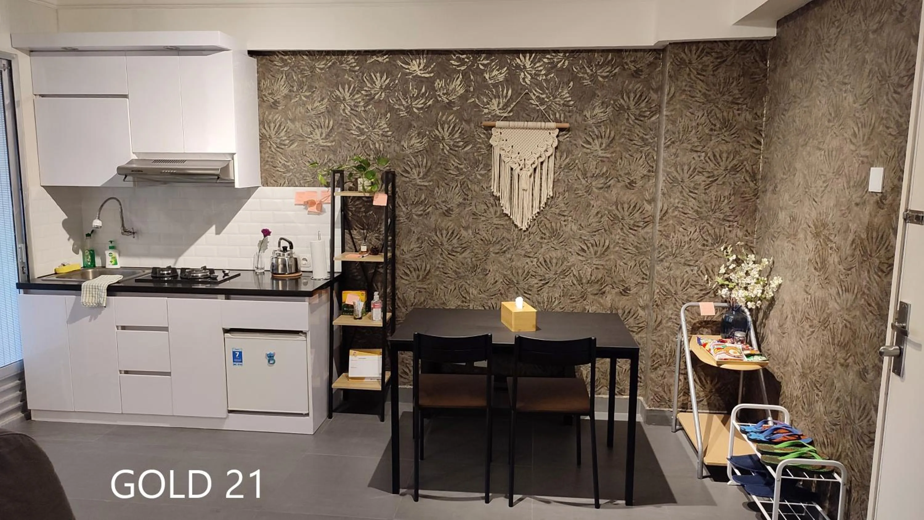 Dining area in Papilukas Room Kalibata City - Studio Gold