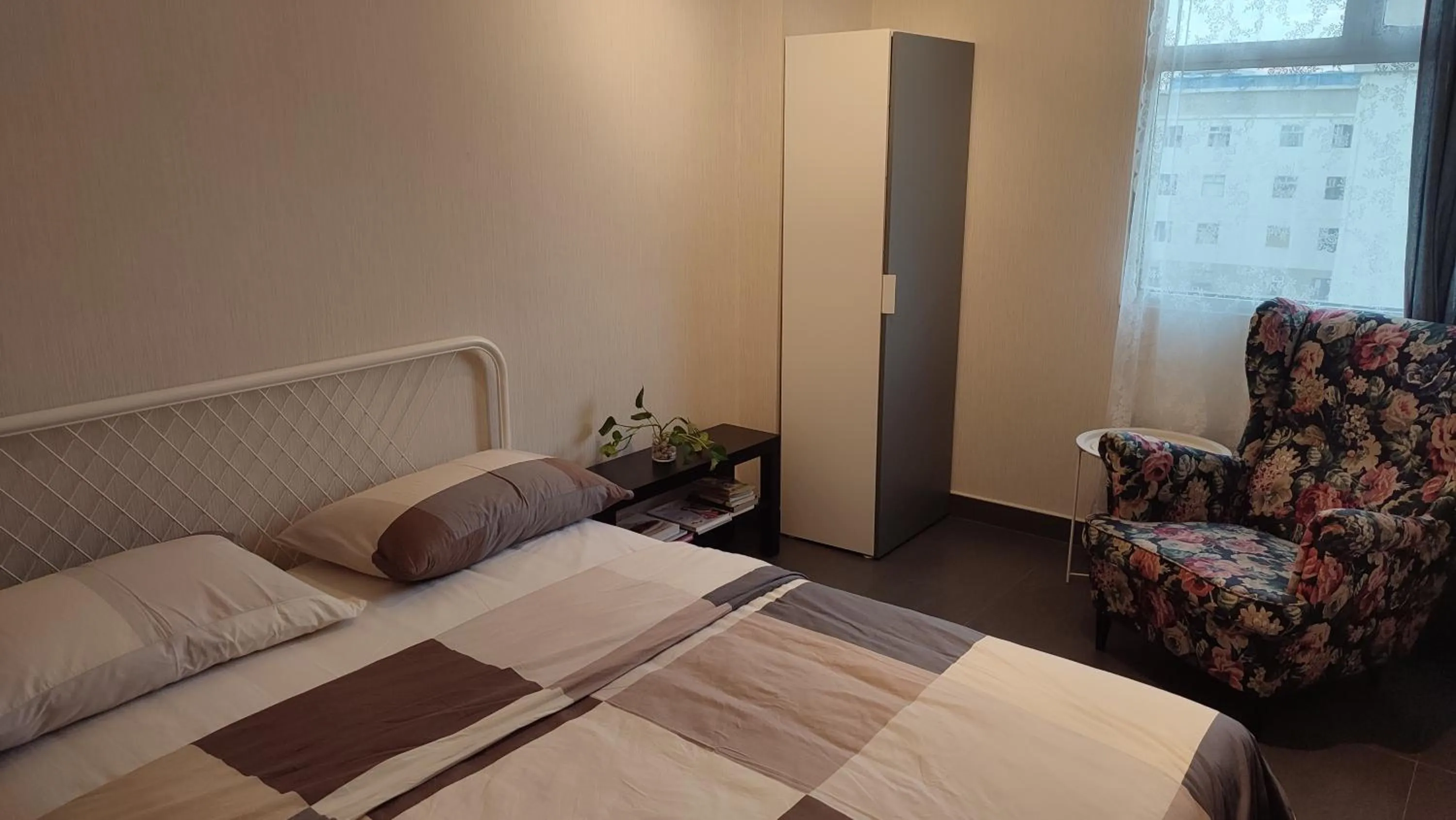 Bedroom, Bed in Papilukas Room Kalibata City - Studio Gold