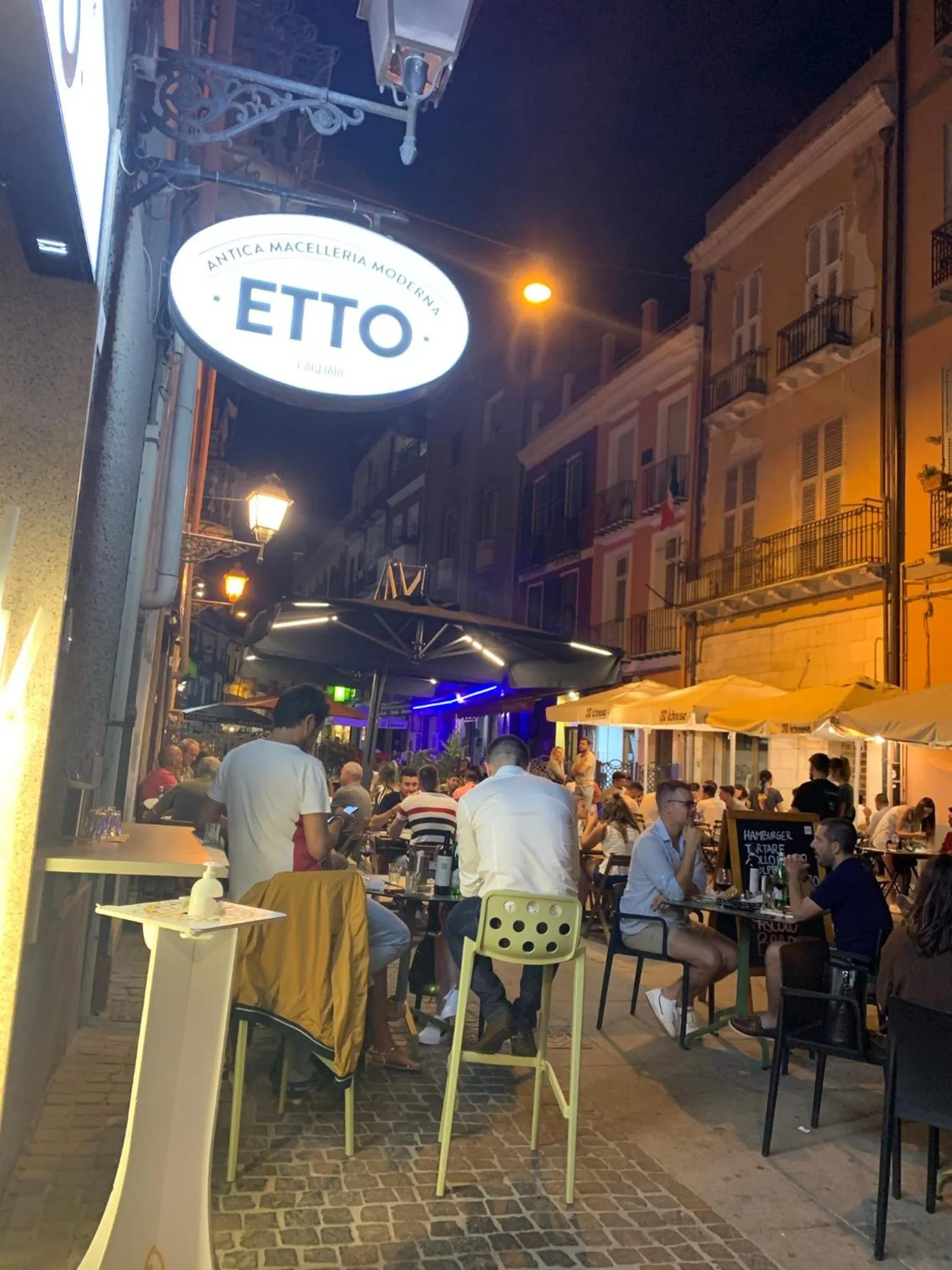 Restaurant/places to eat in Altrove