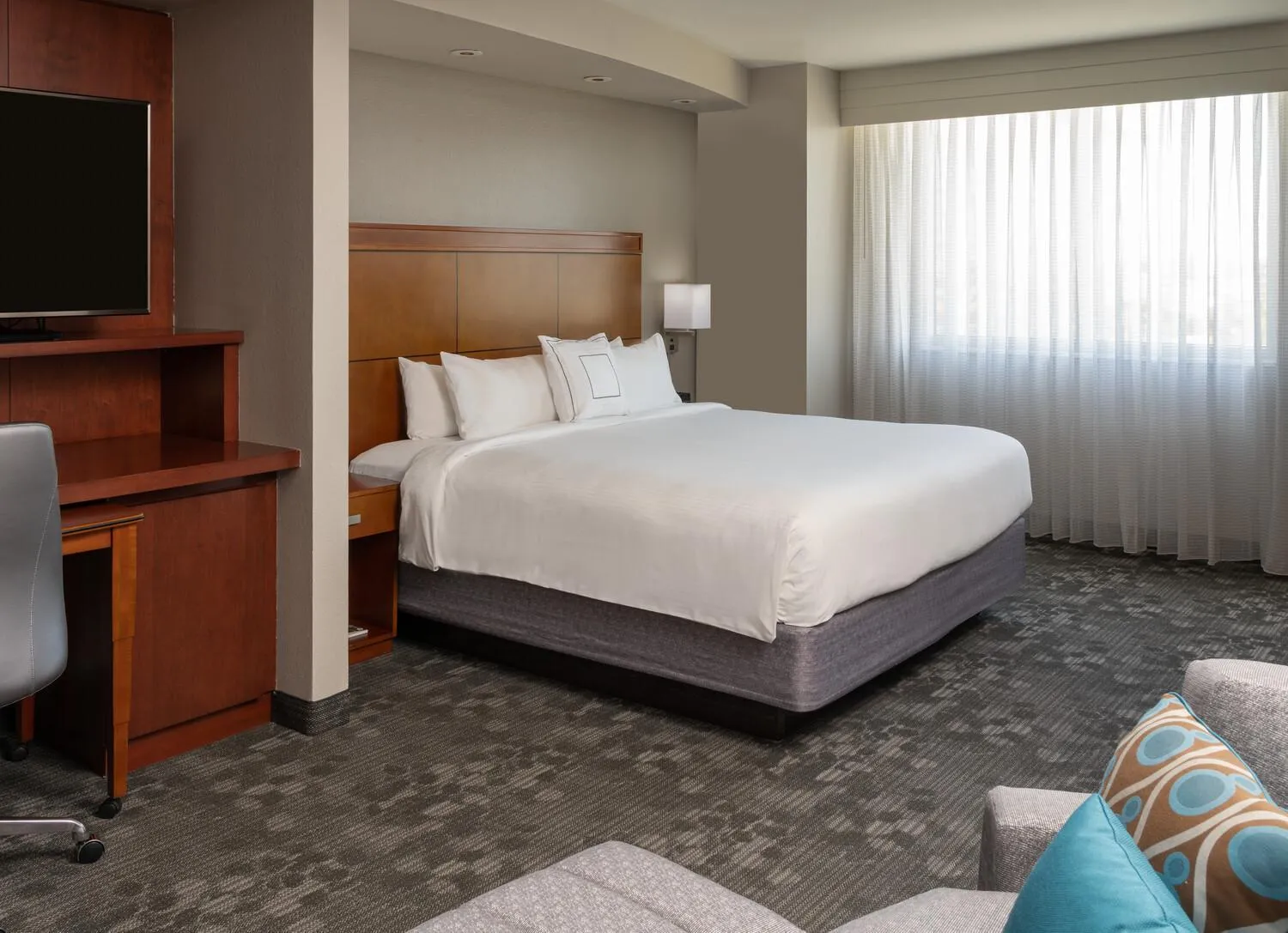 Bed in Courtyard by Marriott Miami Airport