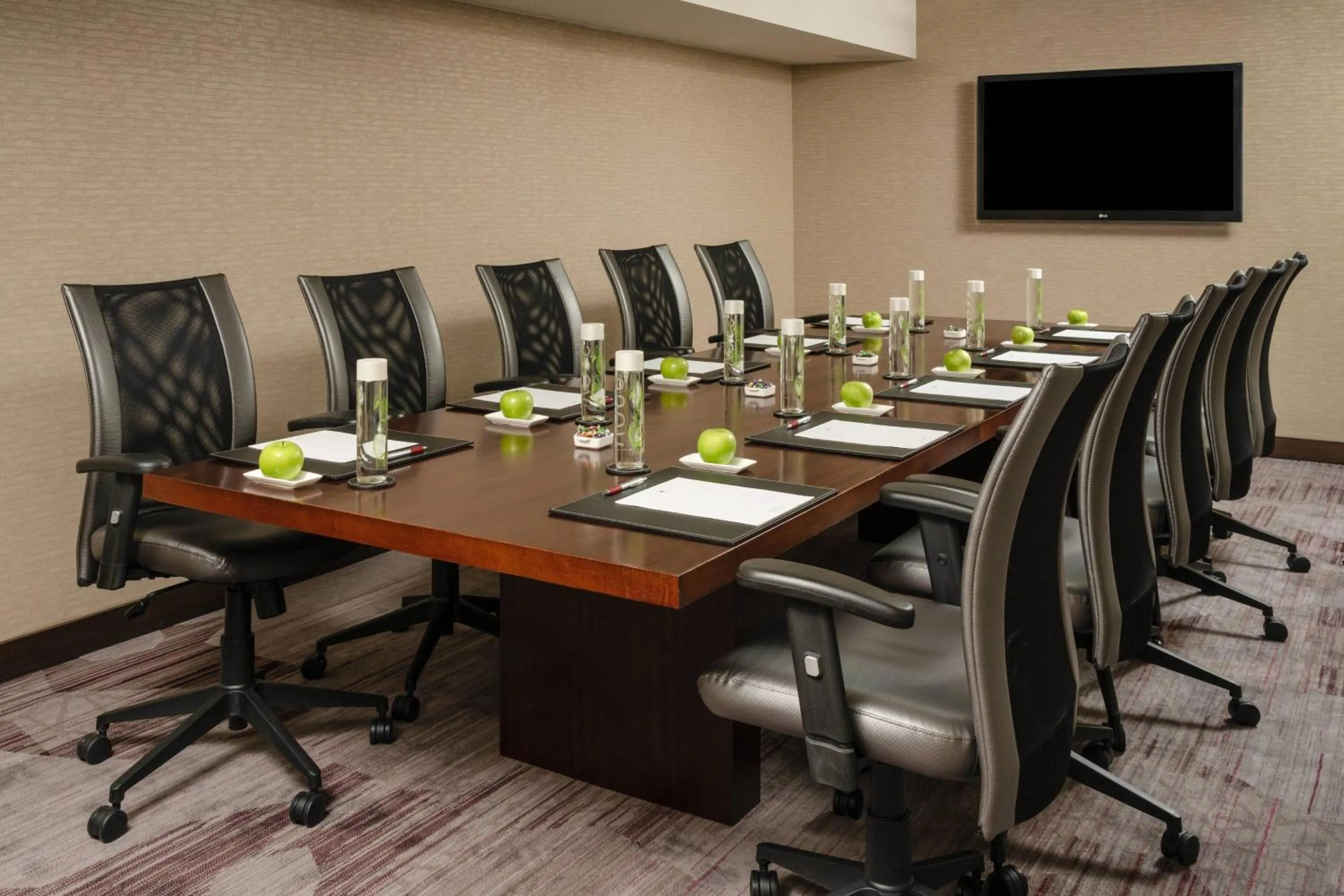 Meeting/conference room in Courtyard by Marriott Miami Airport