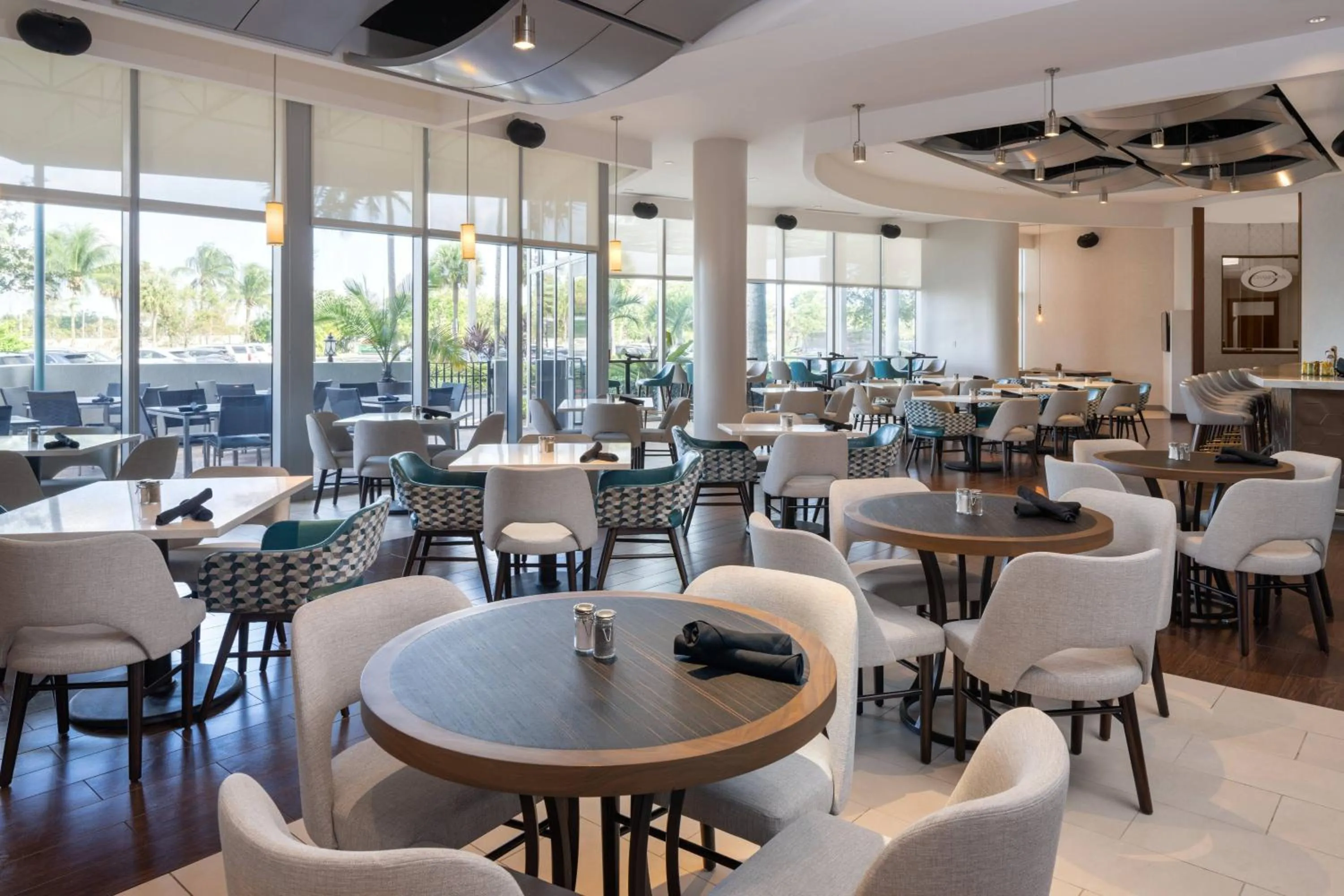 Lounge or bar in Courtyard by Marriott Miami Airport