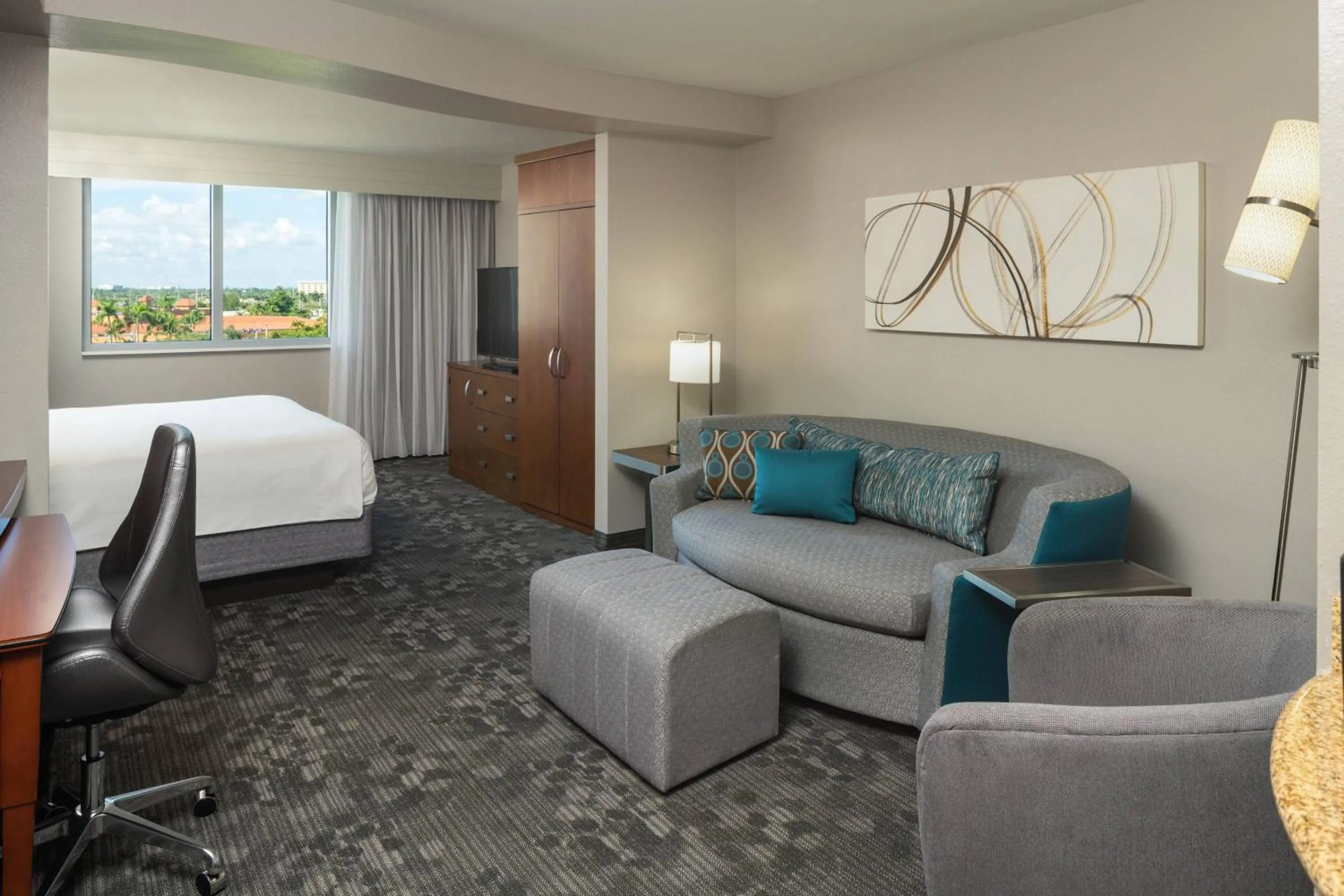 Bedroom, Bed in Courtyard by Marriott Miami Airport