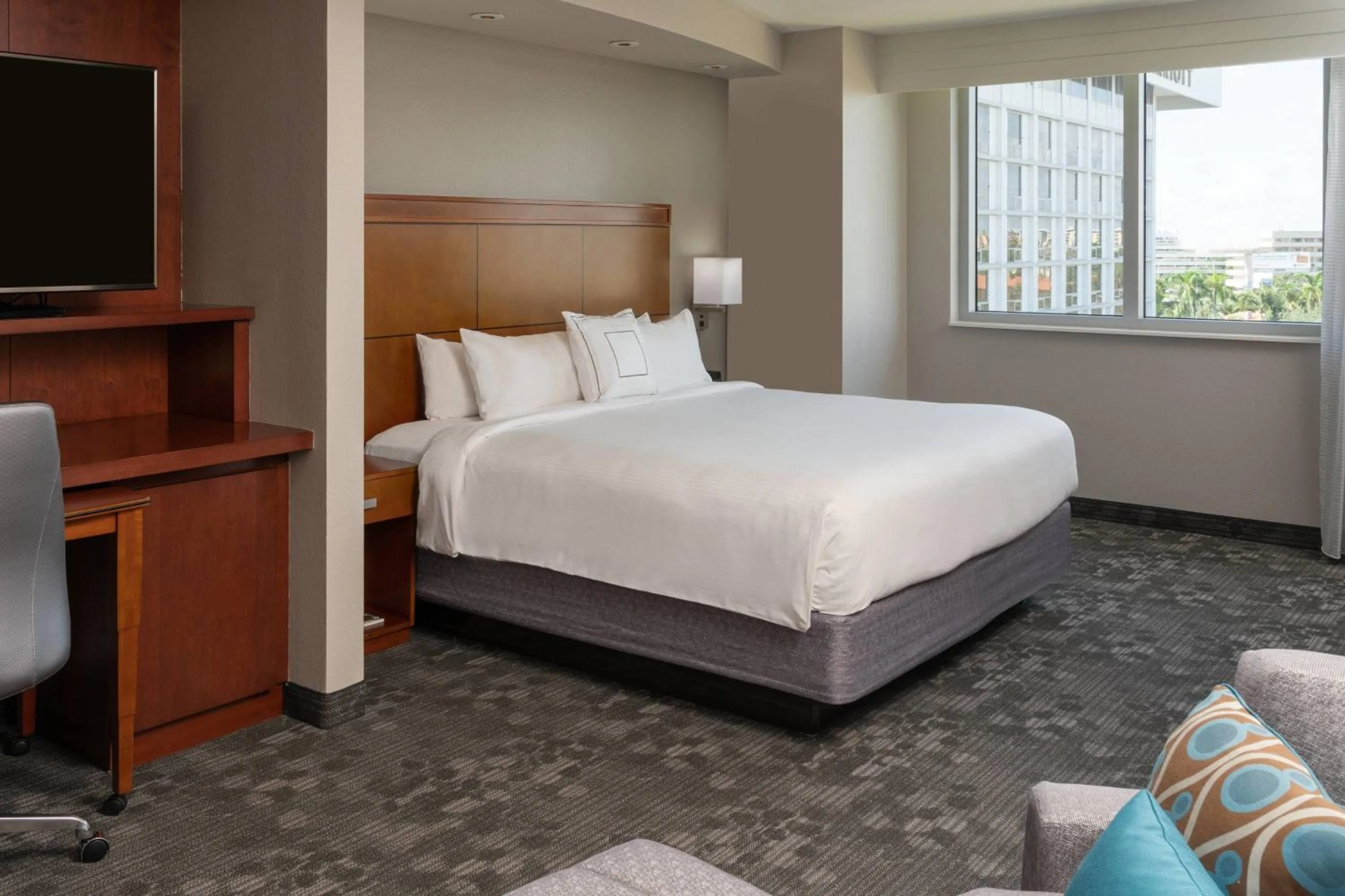 Bedroom, Bed in Courtyard by Marriott Miami Airport