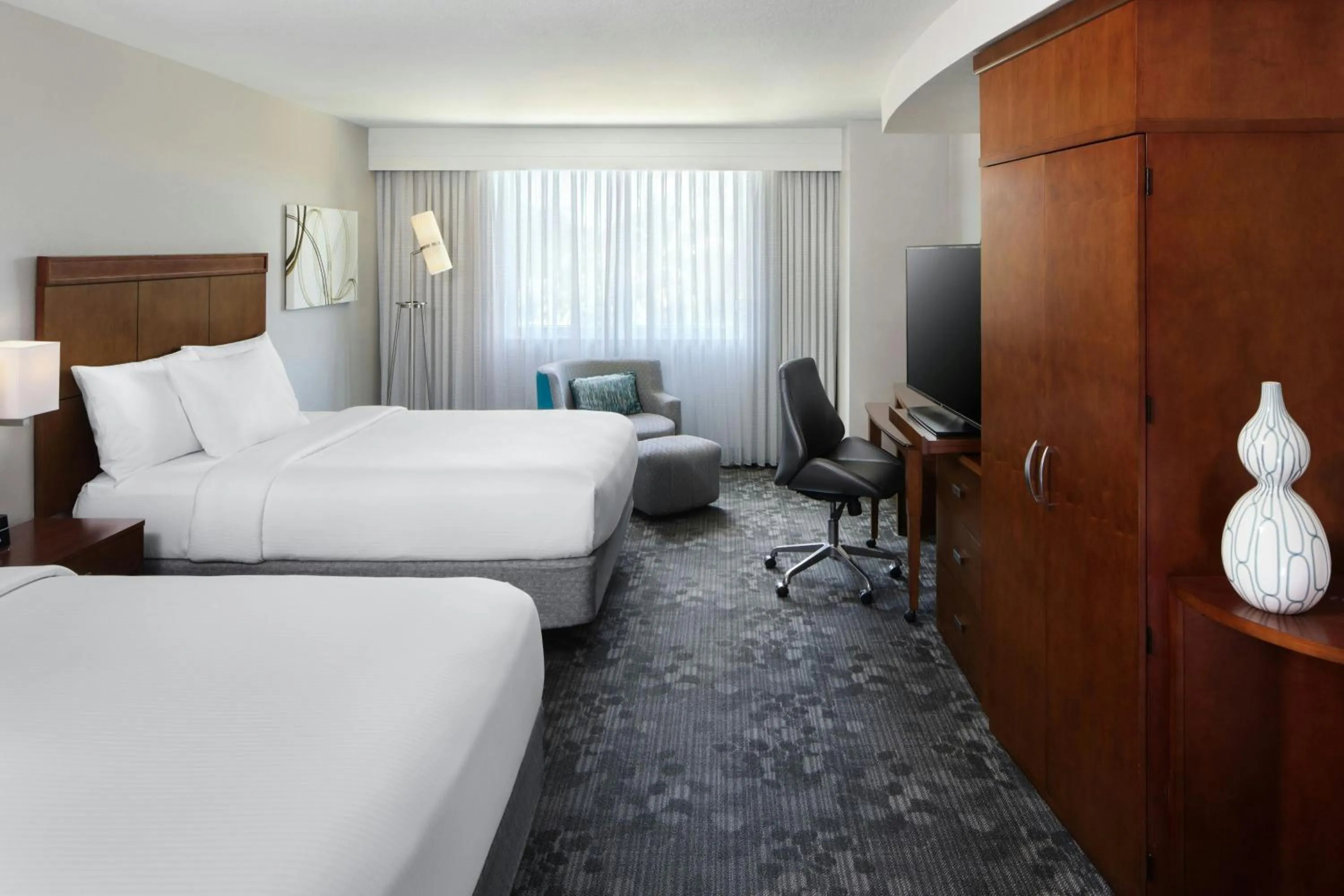 Photo of the whole room, Bed in Courtyard by Marriott Miami Airport