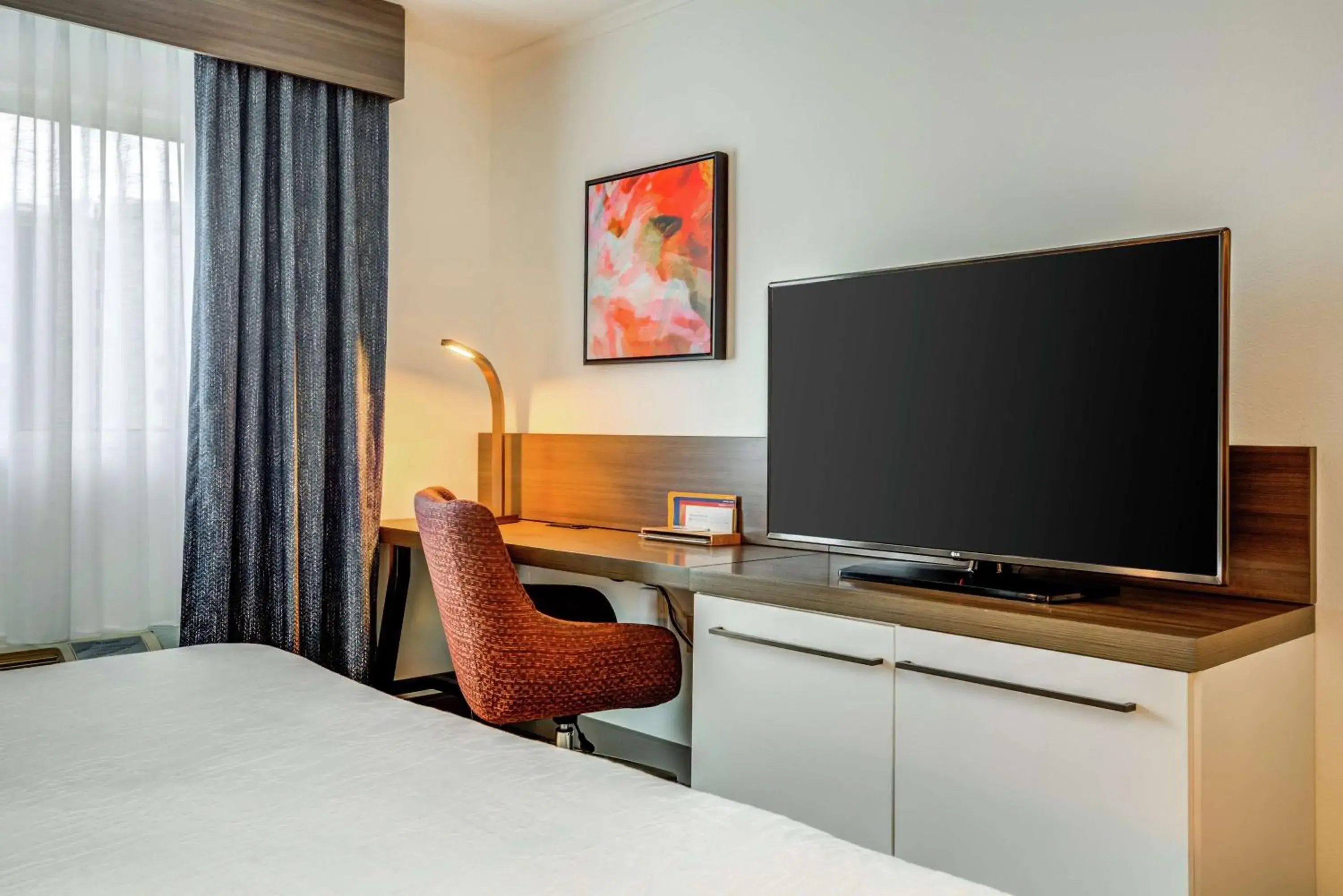 Bedroom, Bed in Hilton Garden Inn Boston Waltham Bedroom, Bed in Hilton Garden Inn Boston Waltham