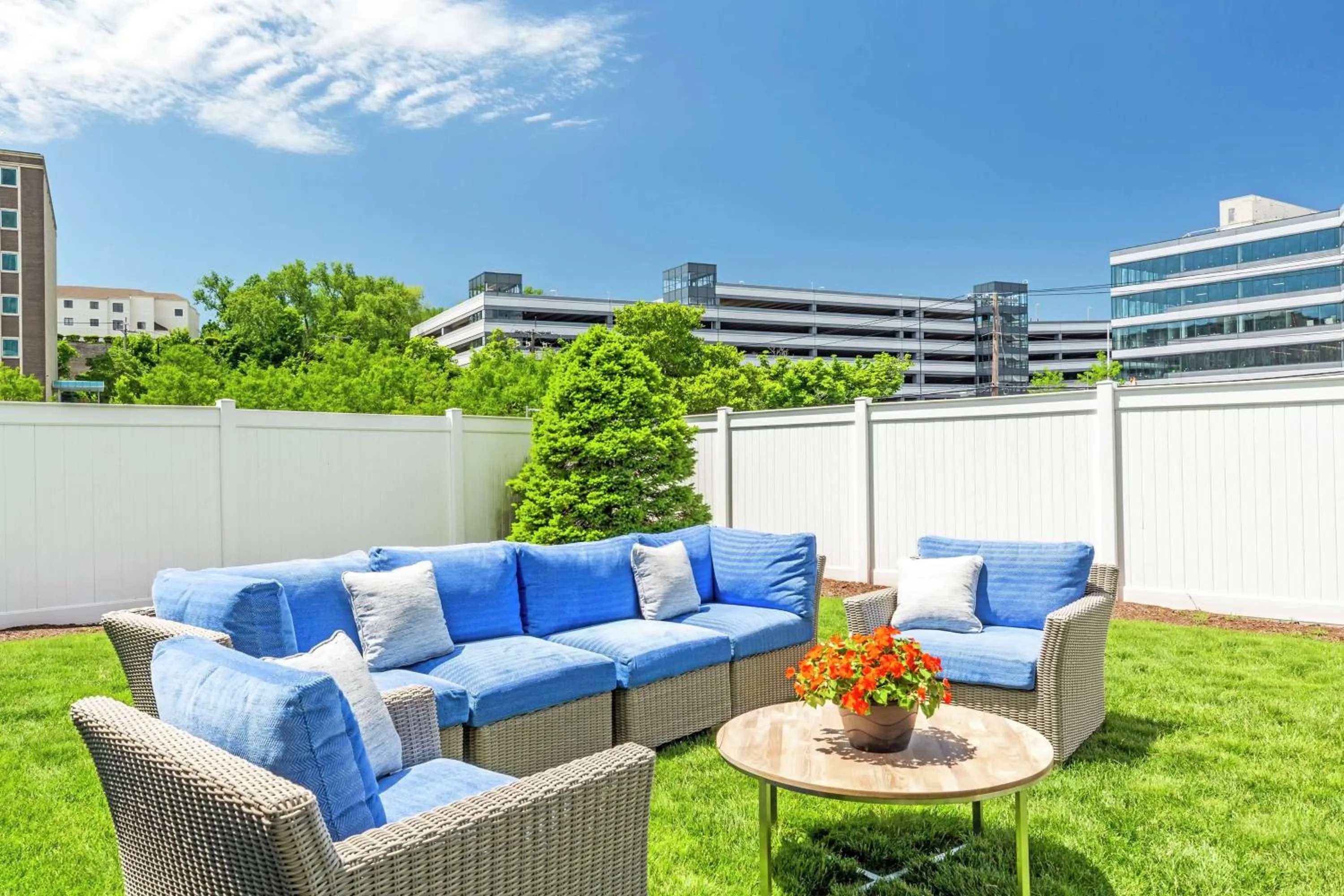 Property building in Hilton Garden Inn Boston Waltham