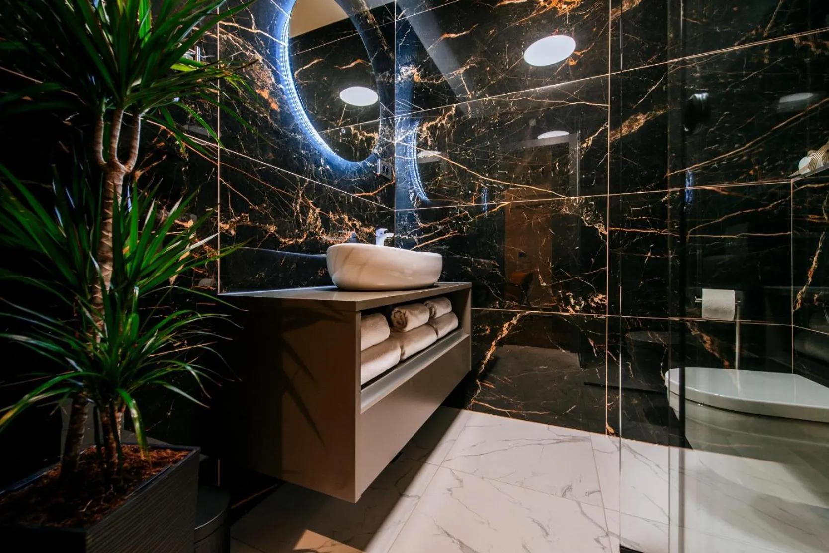 Shower in Luxury Rooms VINDEMIÆ