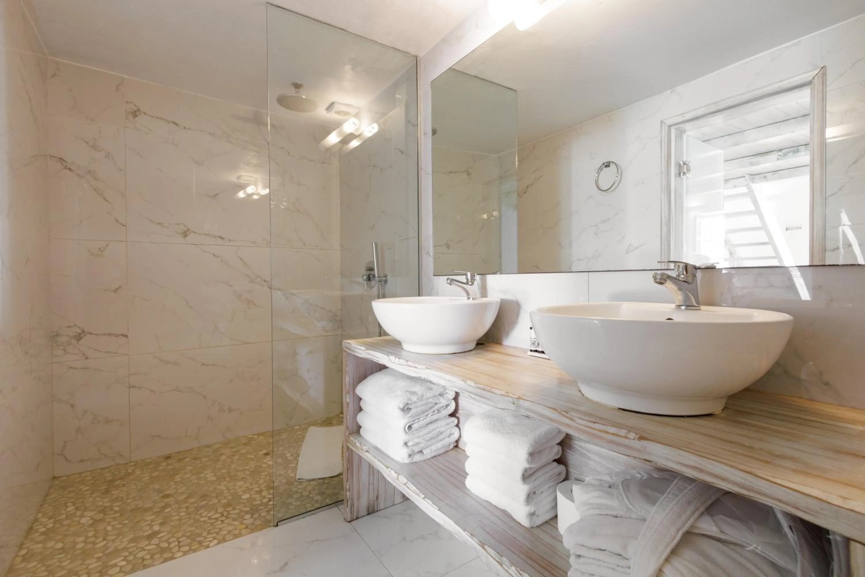 Shower in The Museum Project Oia