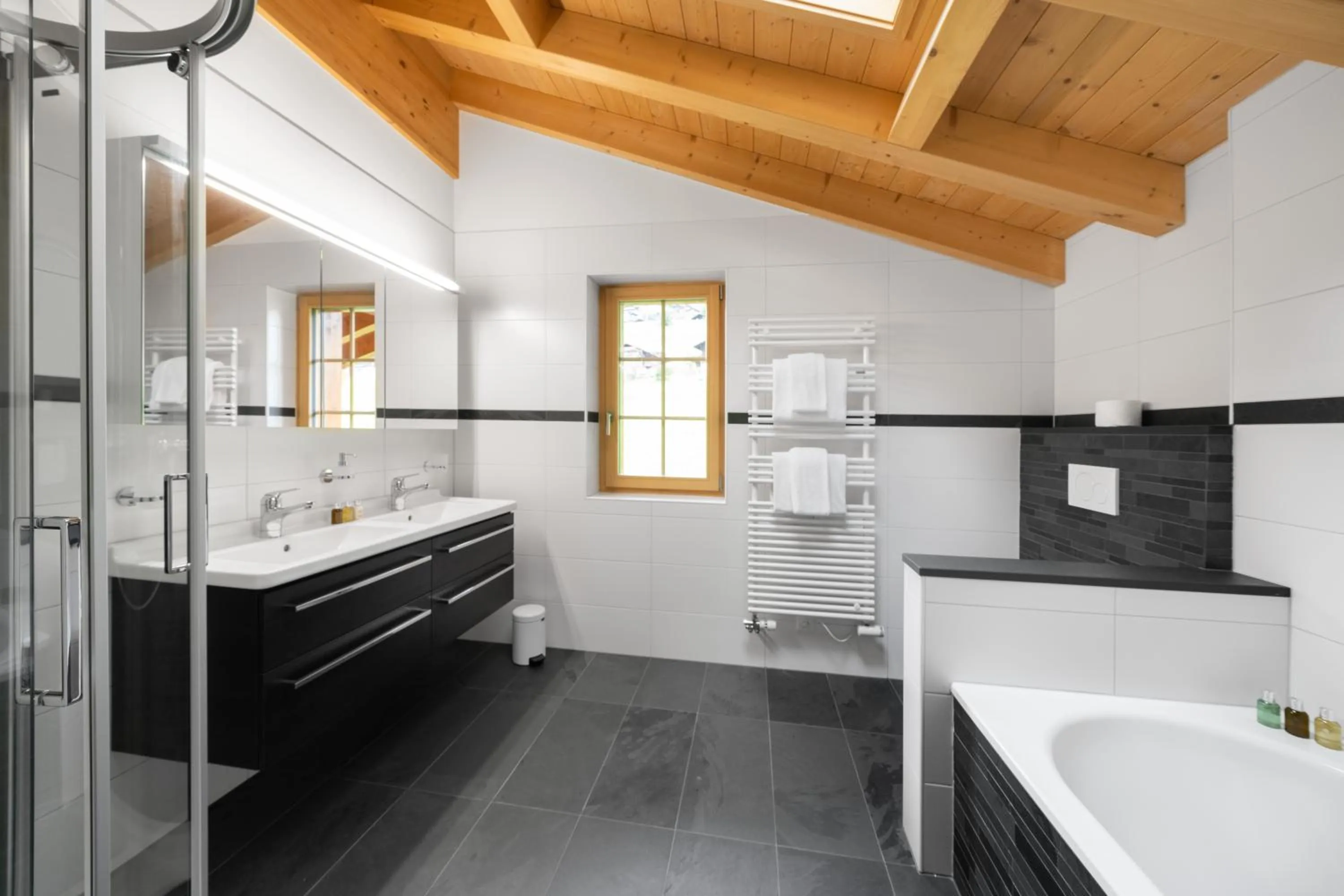 Bathroom in Chalet Alia and Apartments-Grindelwald by Swiss Hotel Apartments