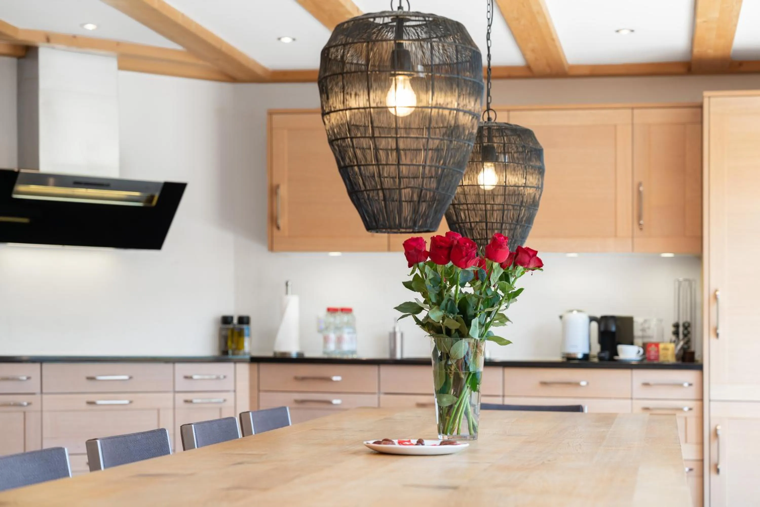 Kitchen or kitchenette in Chalet Alia and Apartments-Grindelwald by Swiss Hotel Apartments