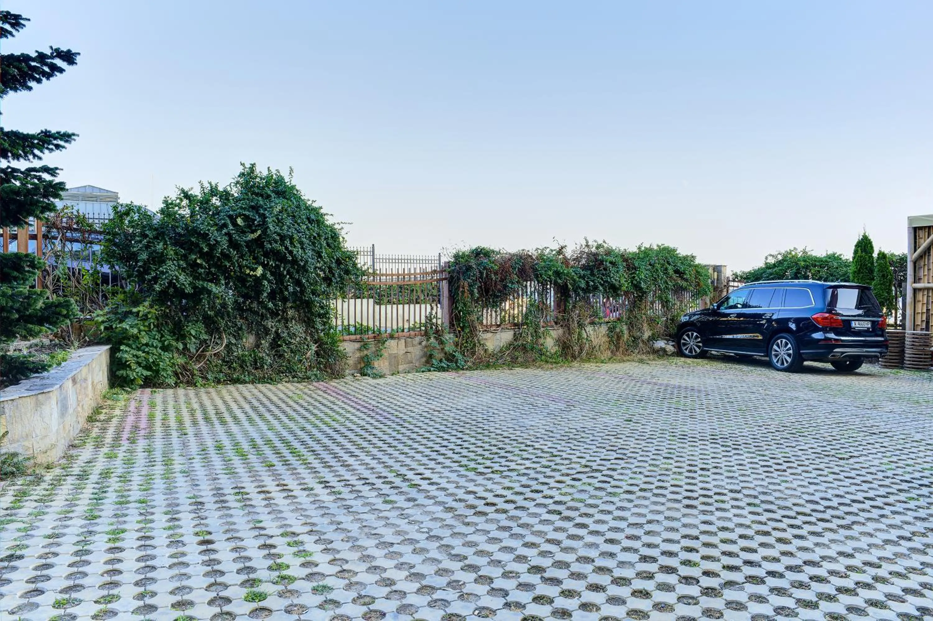 Parking in Beachfront Smart Homes by Marty's