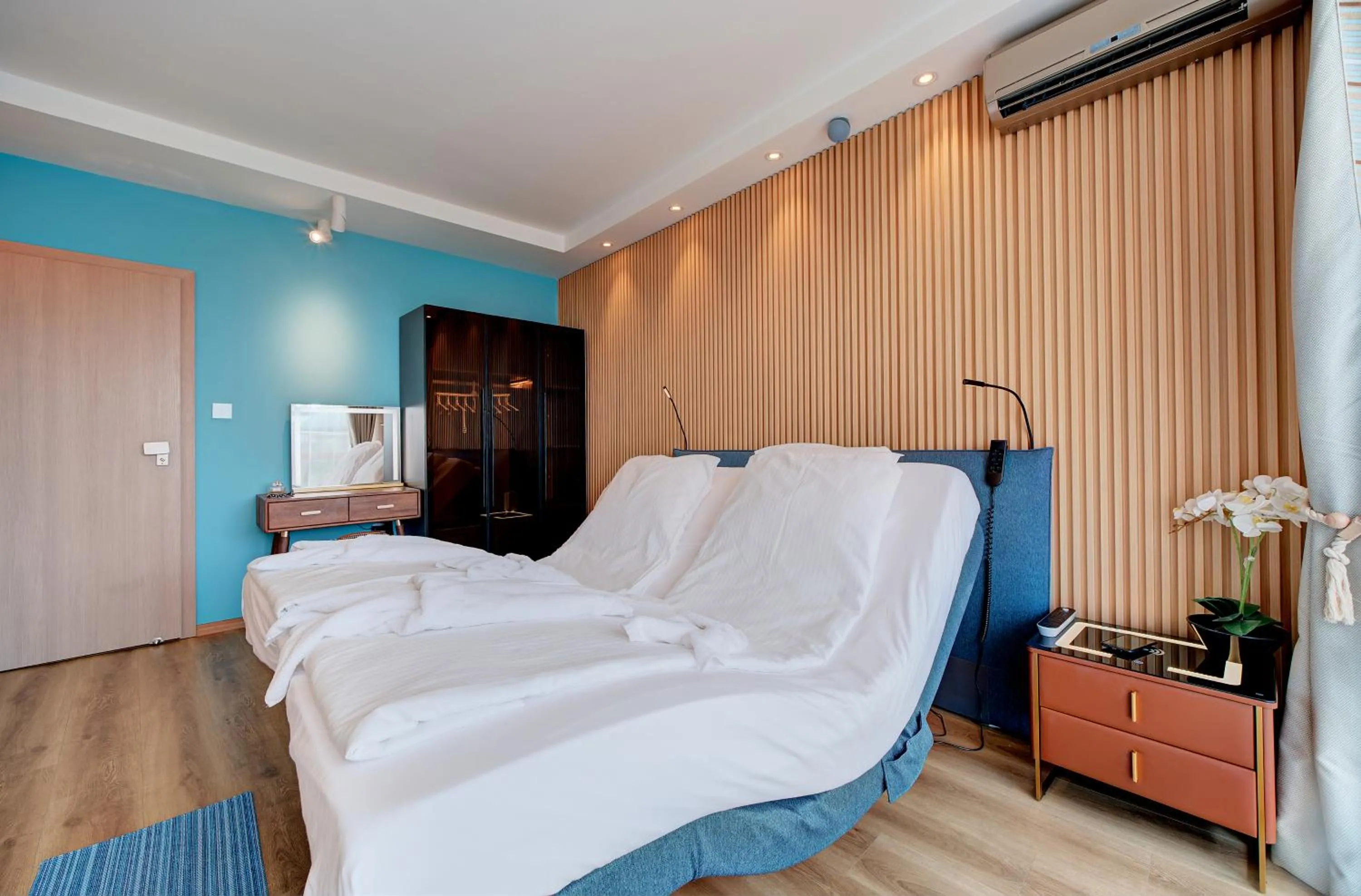 Bed in Beachfront Smart Homes by Marty's