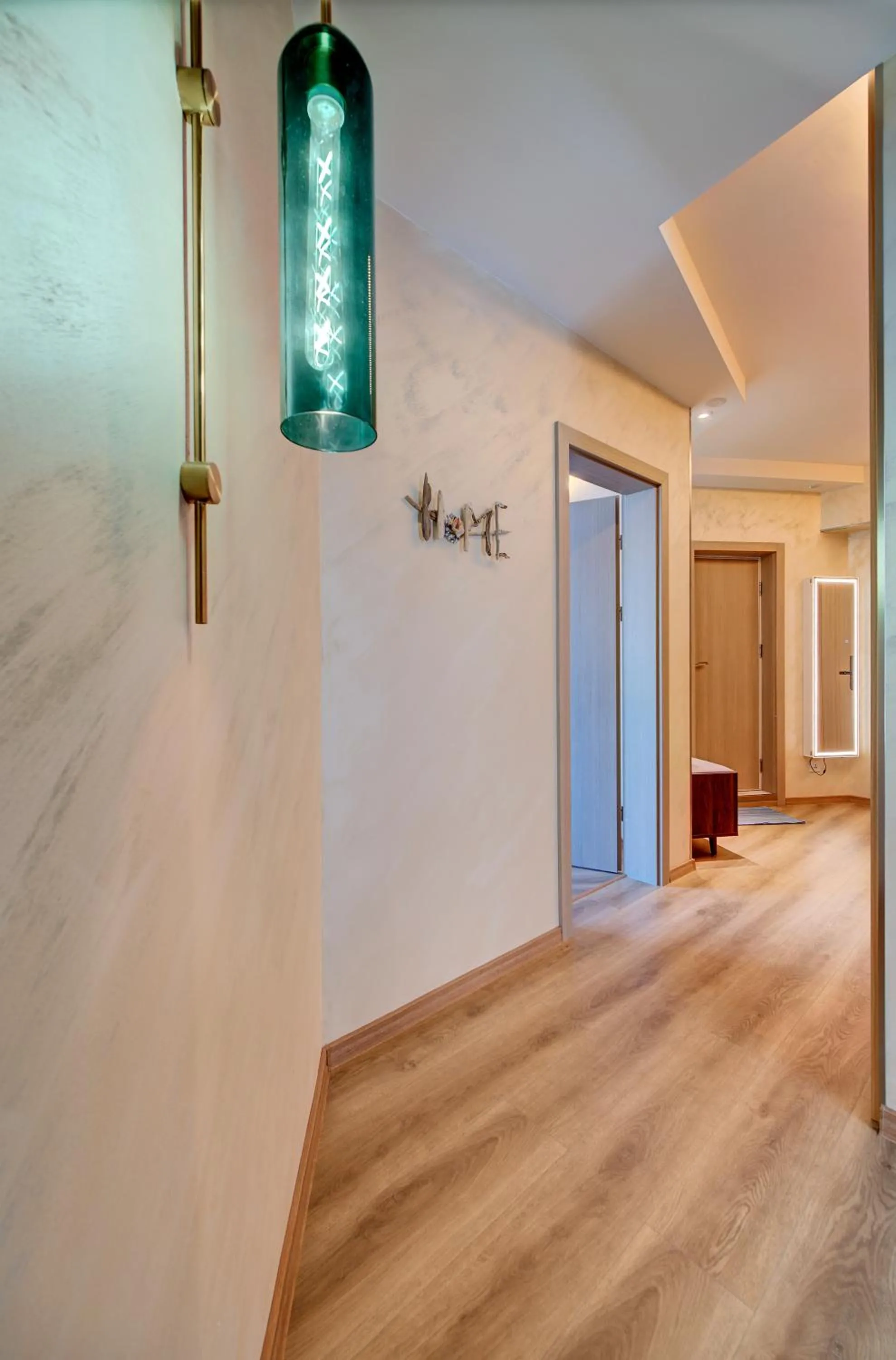 Facade/entrance in Beachfront Smart Homes by Marty's