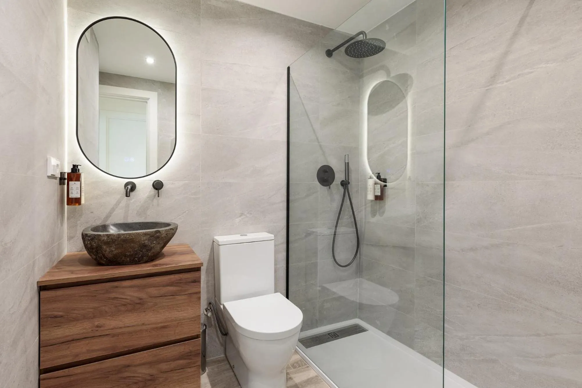 Shower in Sitges Group Blue&White