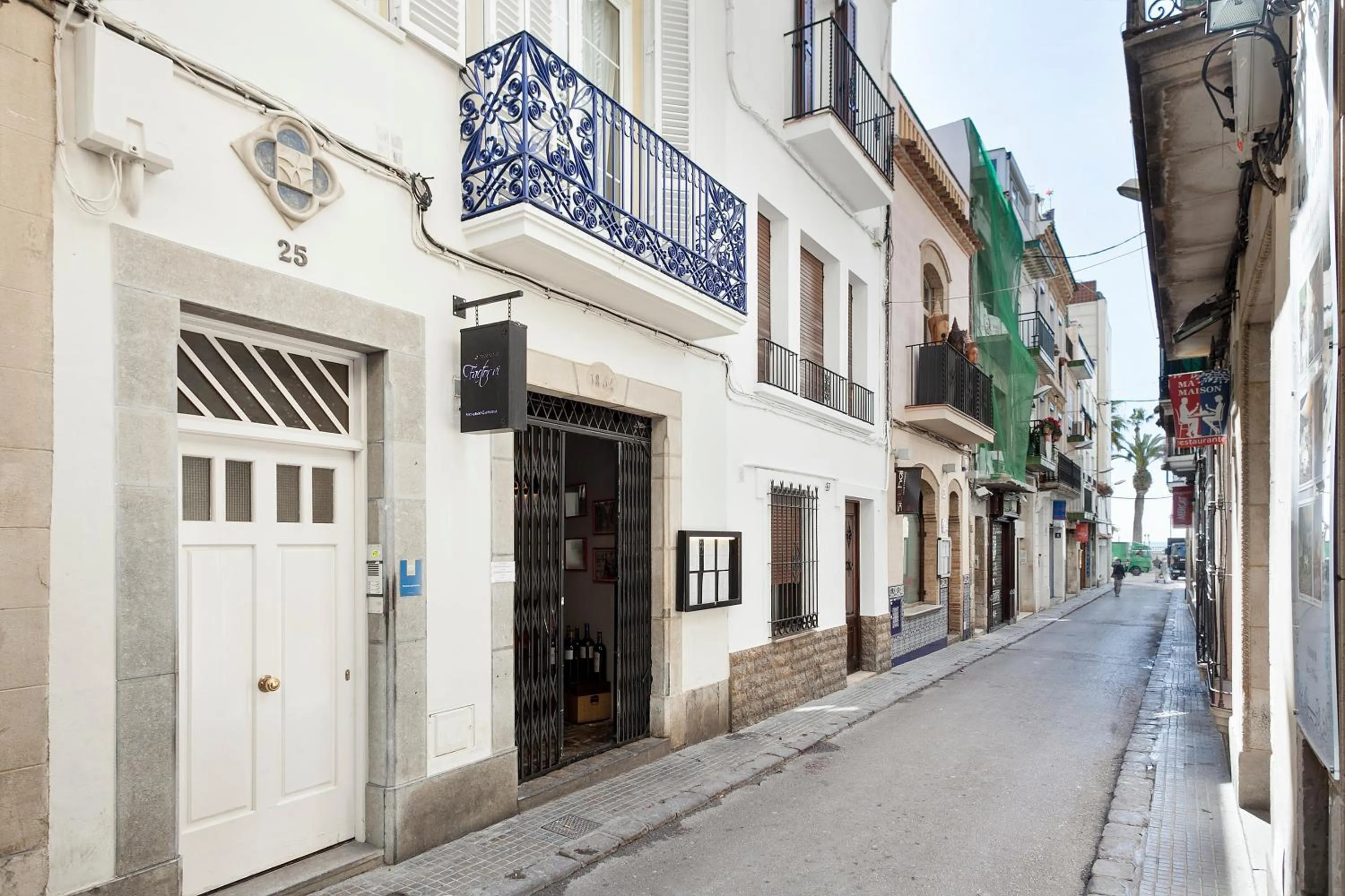 Property building in Sitges Group Blue&White