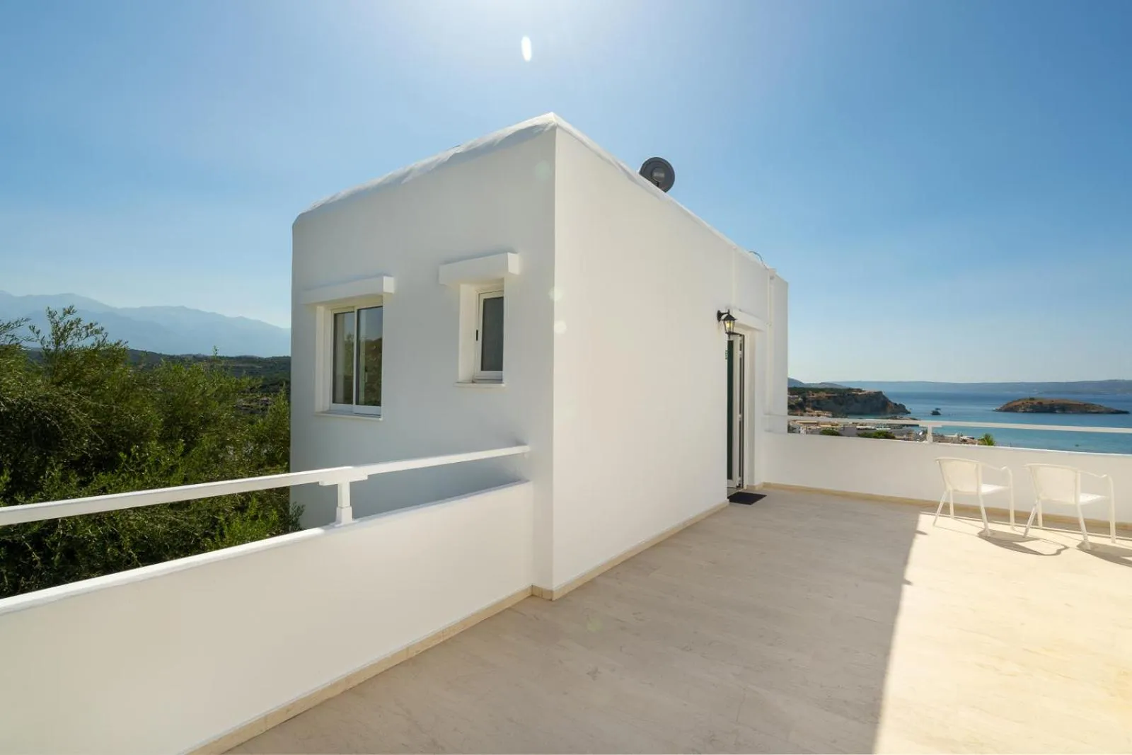 Eolos Apartments