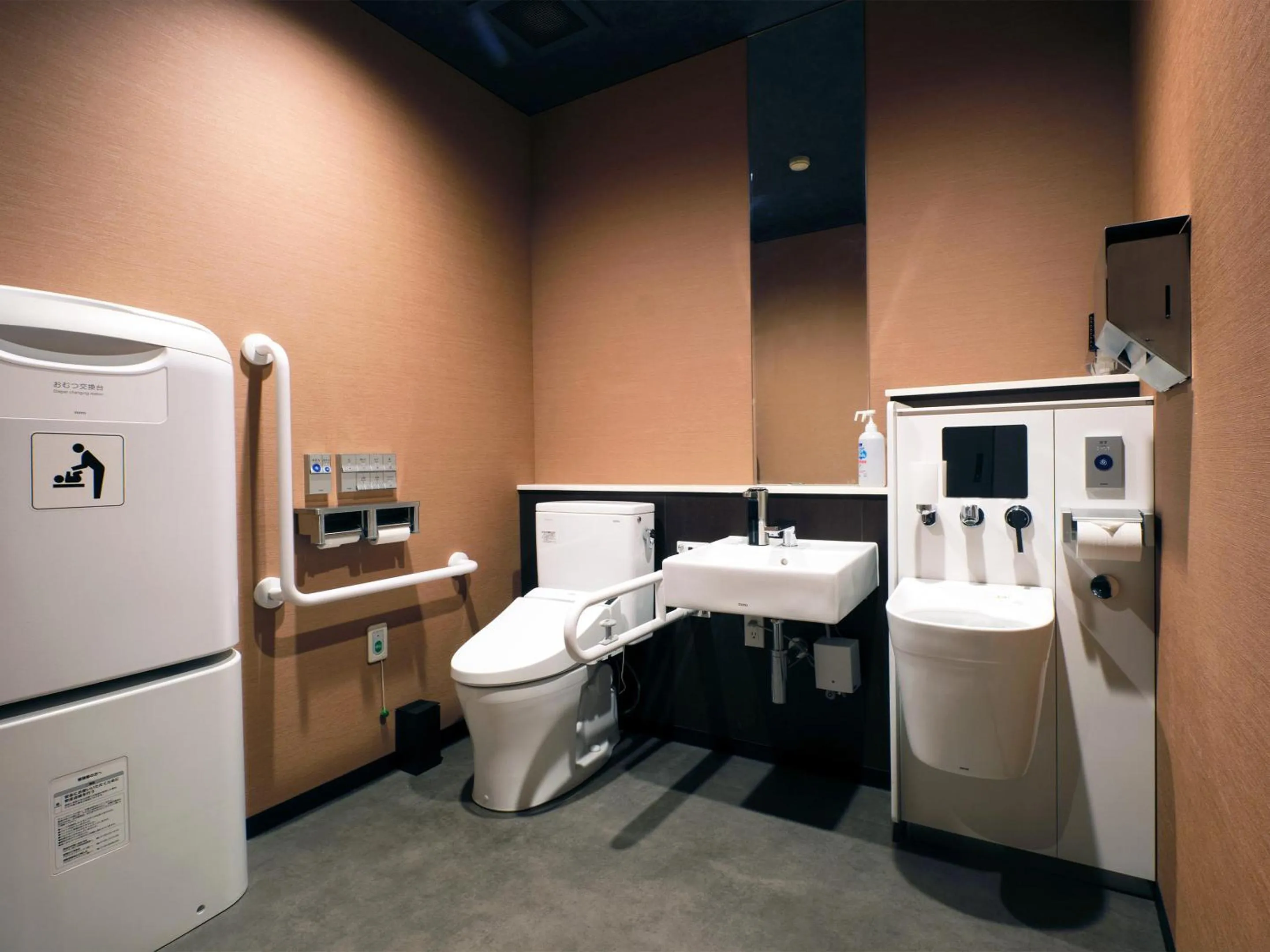 Toilet in HOTEL SUI HAMAMATSU by ABEST