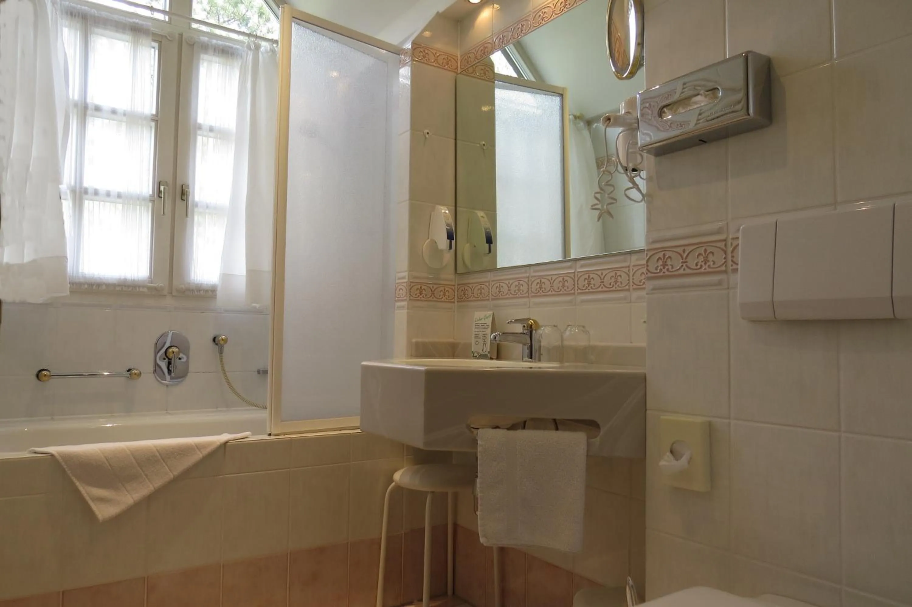 Bathroom in Park Hotel am Schloss