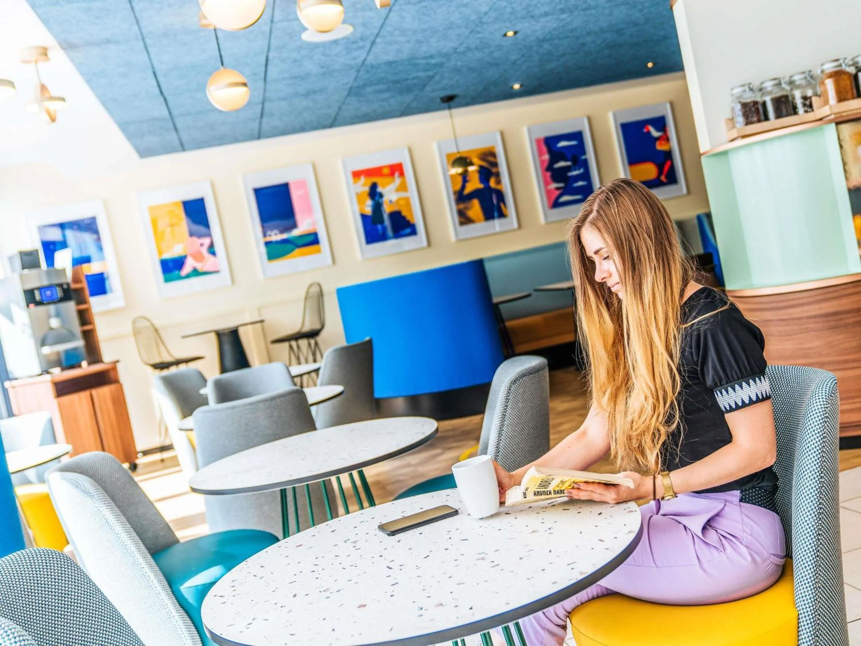 Lounge or bar in ibis Styles Nice Aéroport Arenas