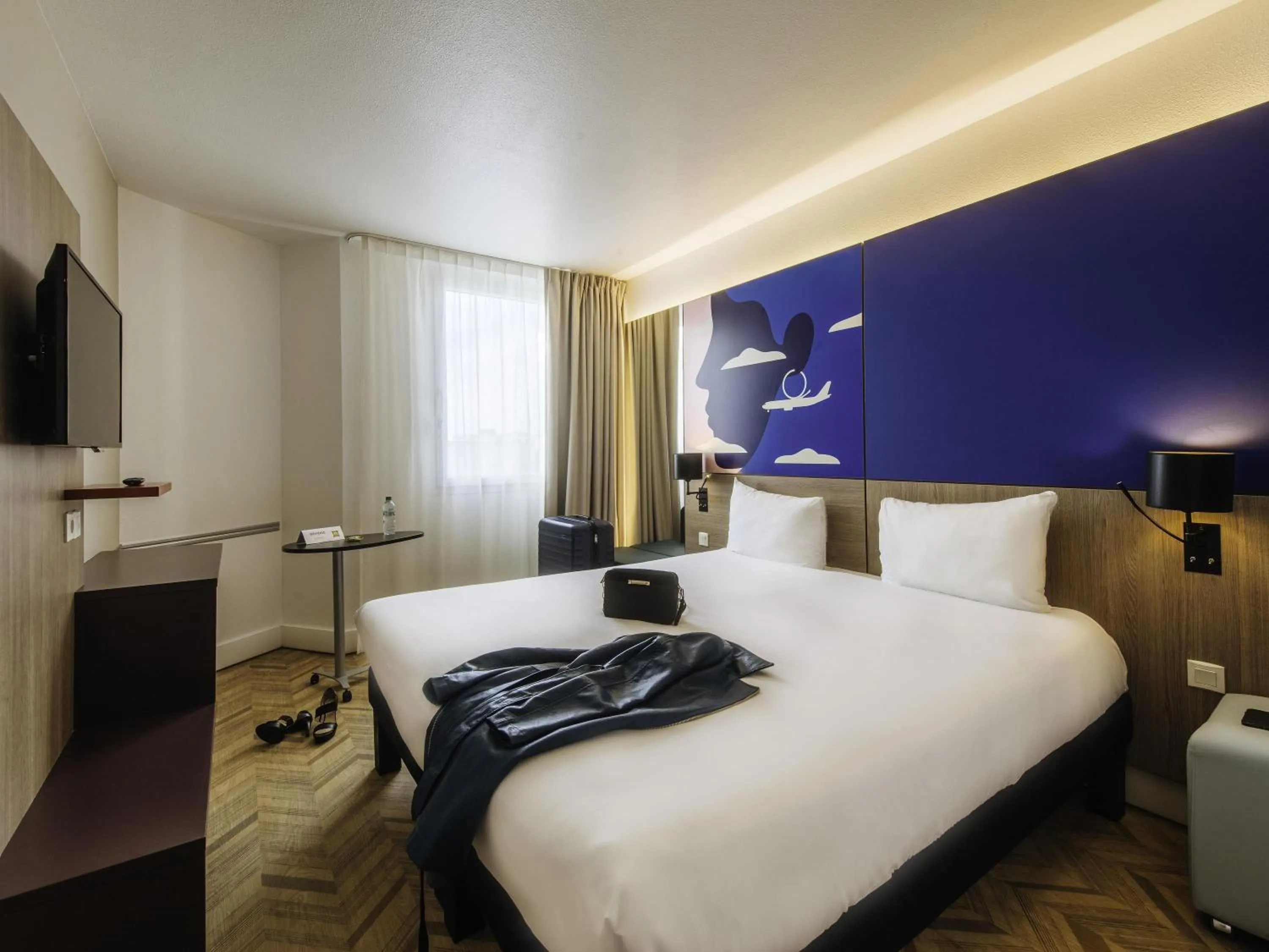 Bedroom, Bed in ibis Styles Nice Aéroport Arenas