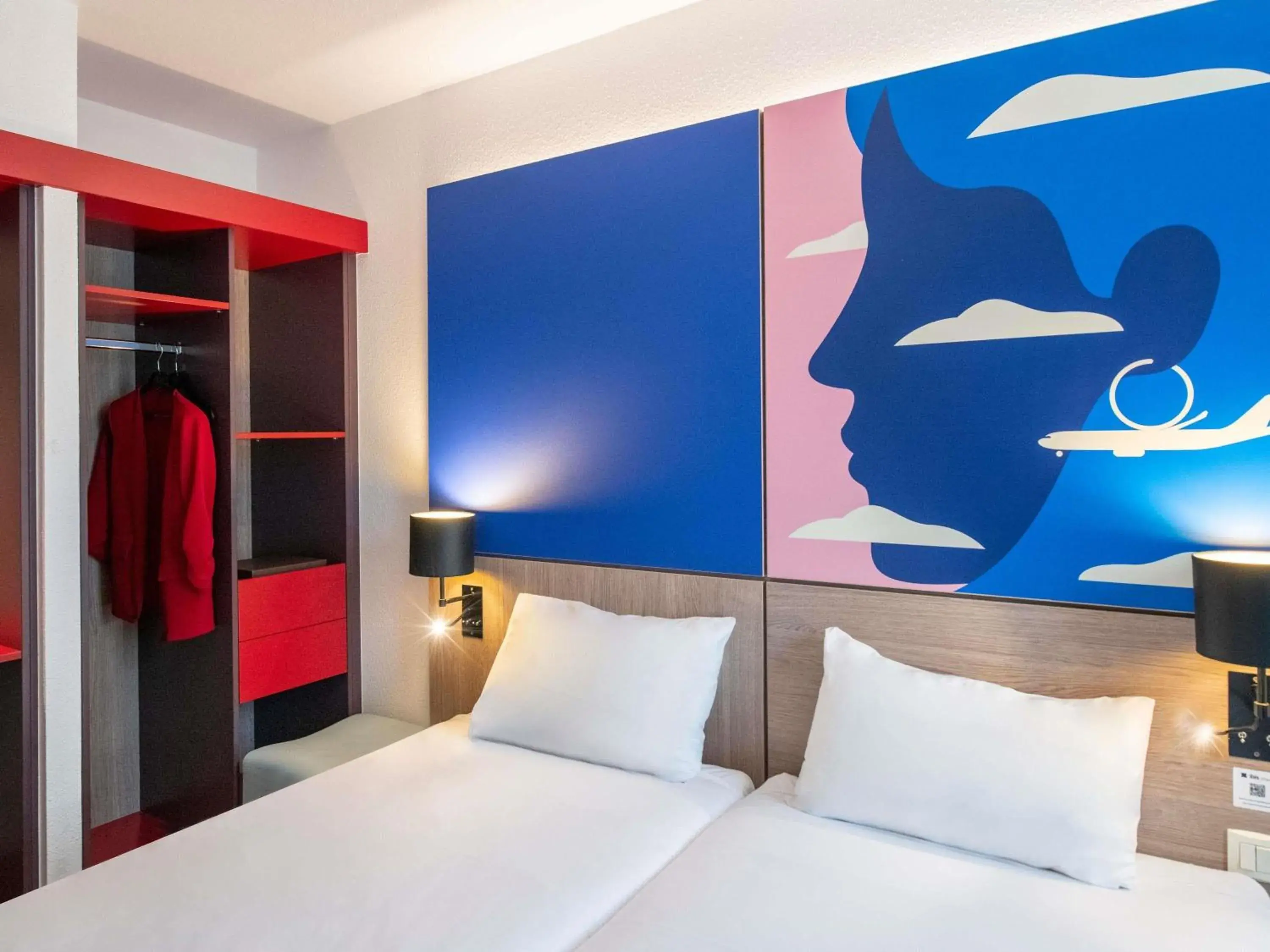 Bedroom, Bed in ibis Styles Nice Aéroport Arenas Bedroom, Bed in ibis Styles Nice Aéroport Arenas