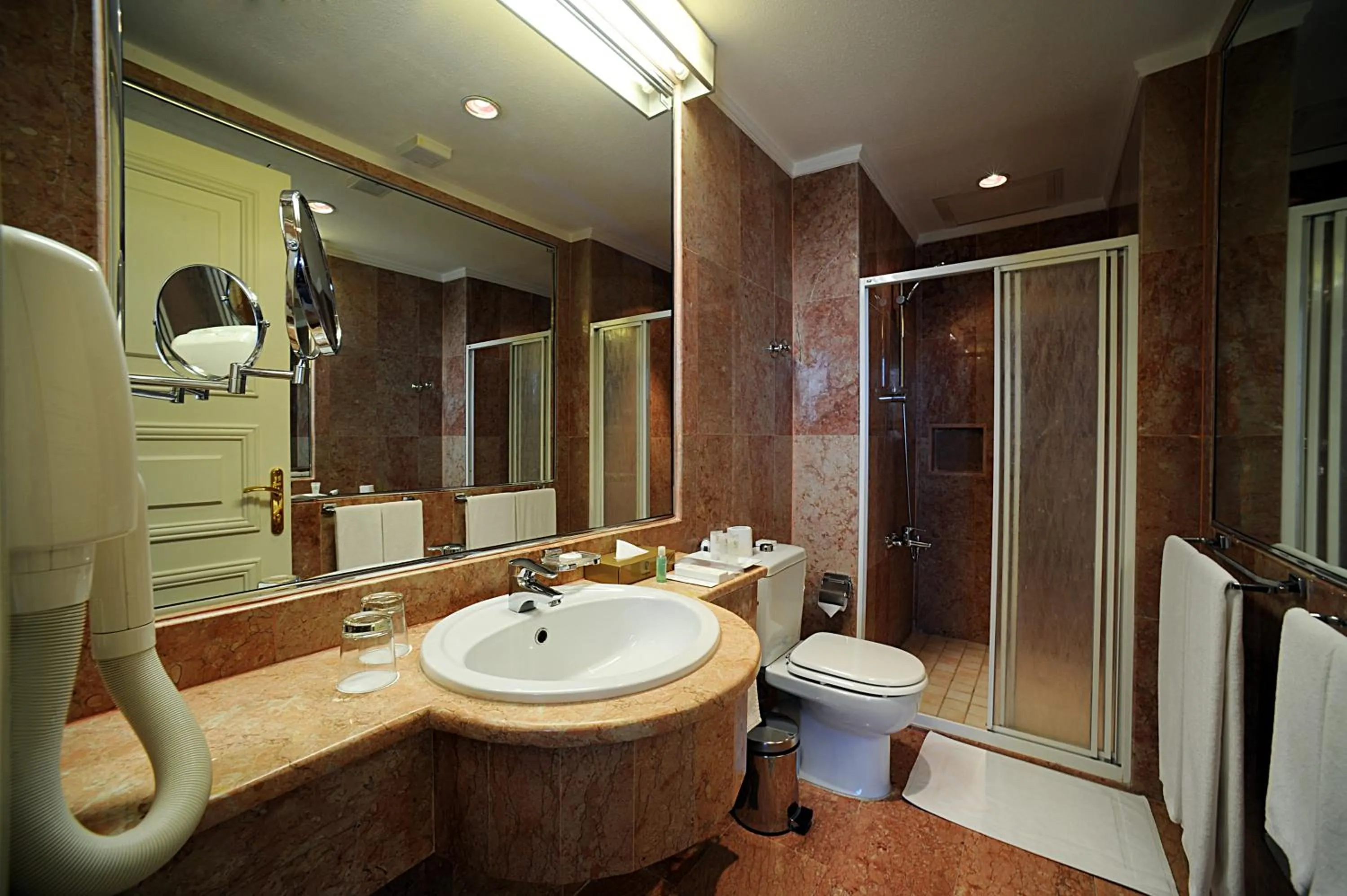 Bathroom in Le Royal Hotel