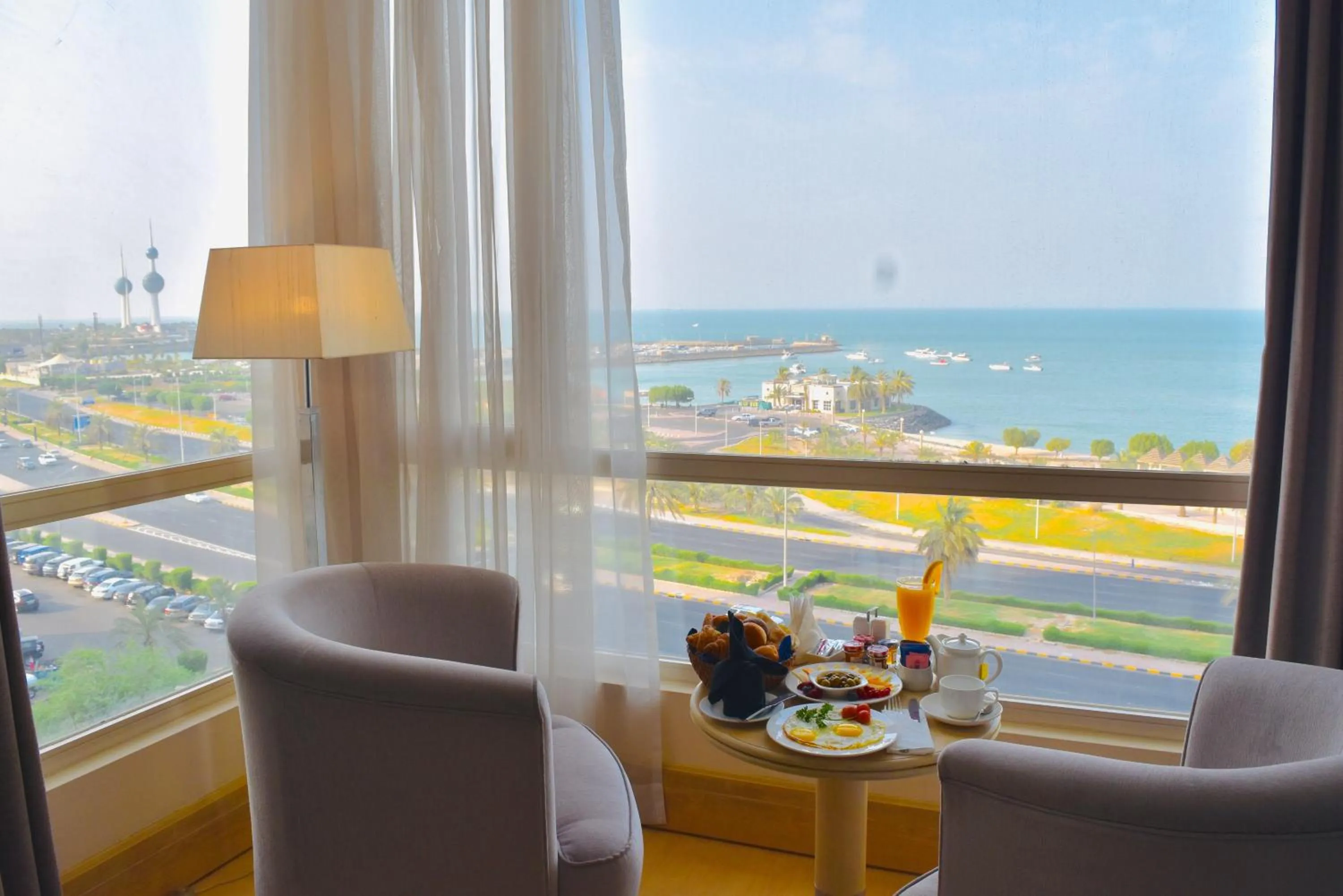 Restaurant/places to eat in Le Royal Hotel