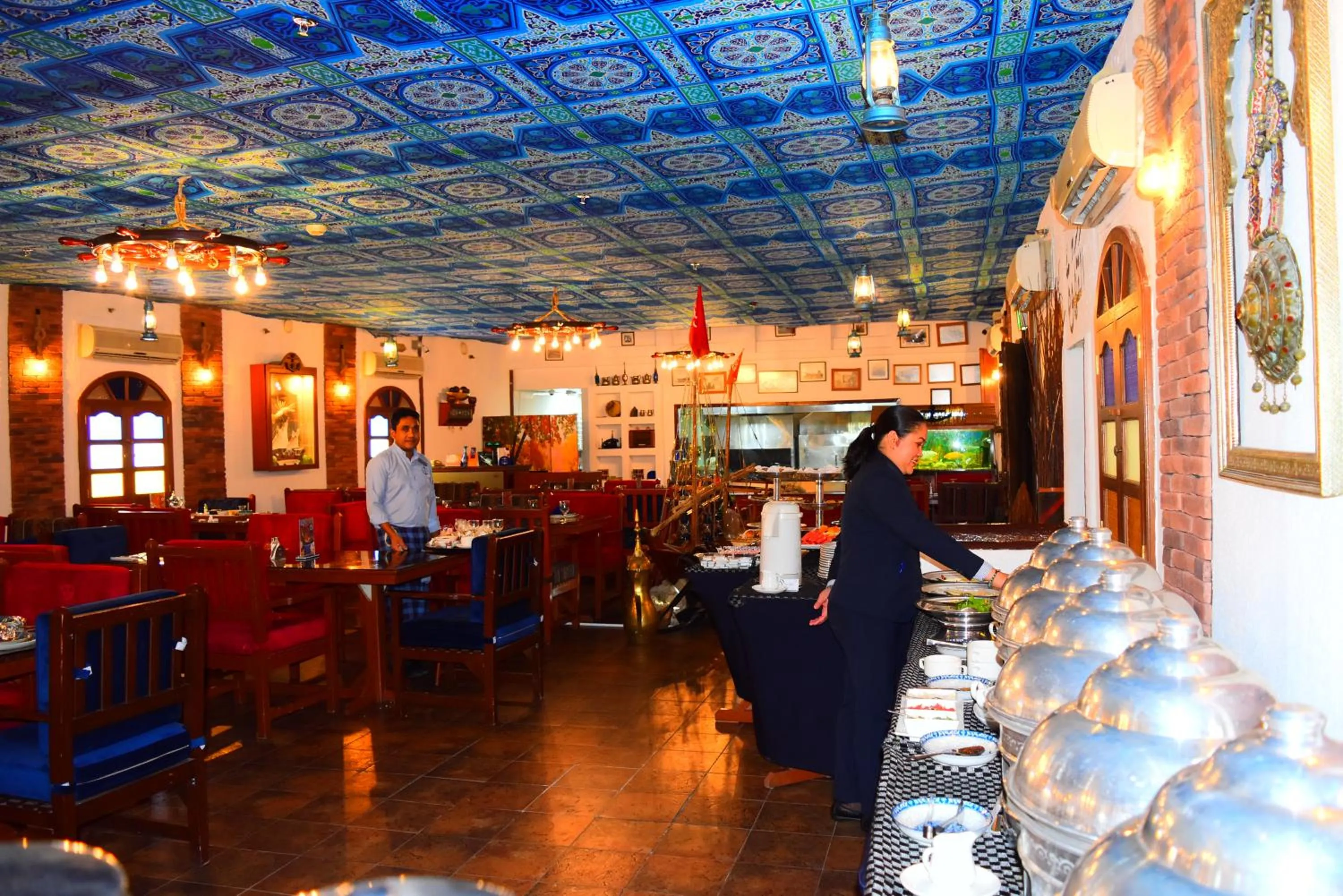 Restaurant/places to eat in Le Royal Hotel