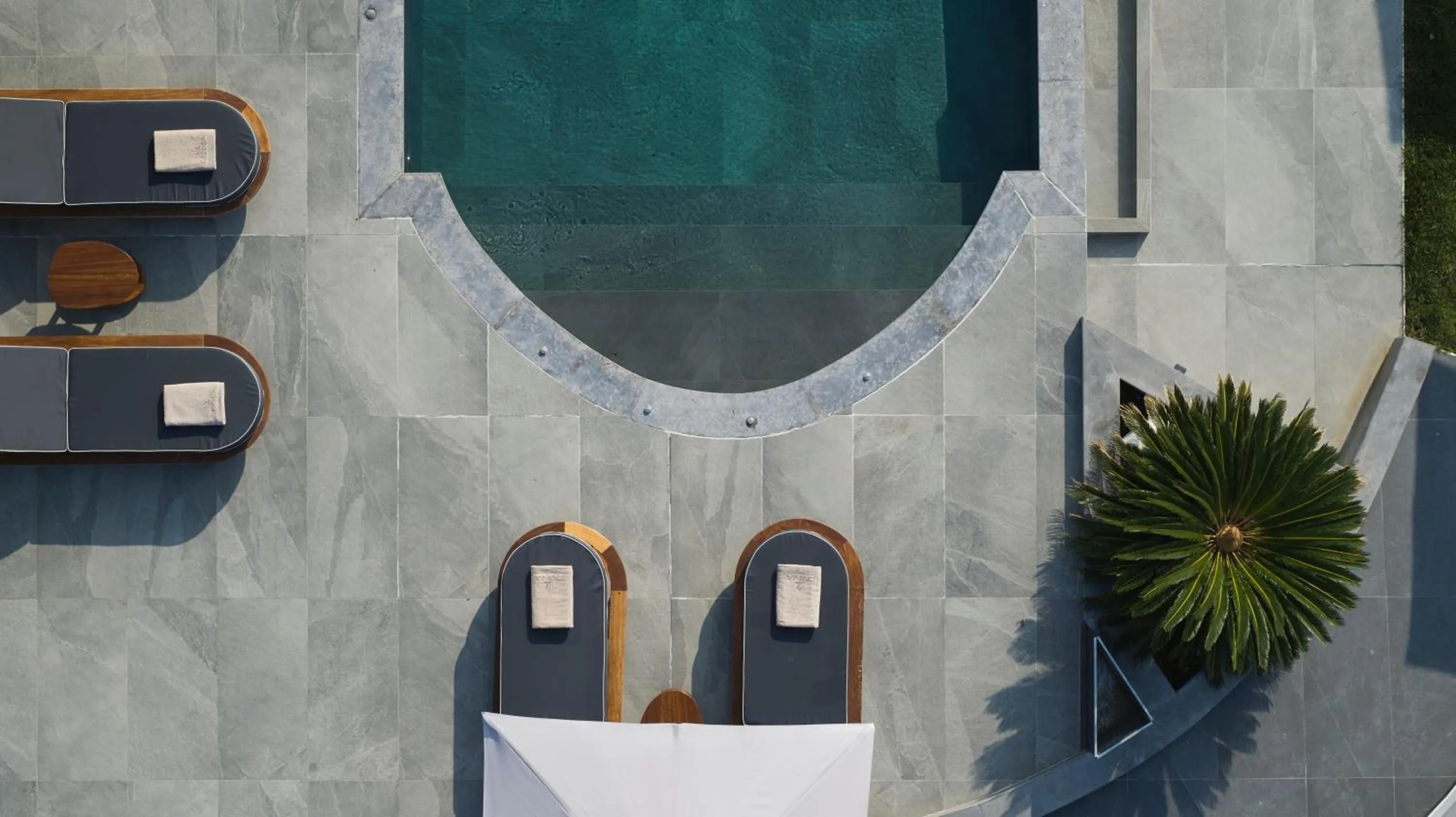 Day in Villa OMNIA - Luxury Bound on Earth