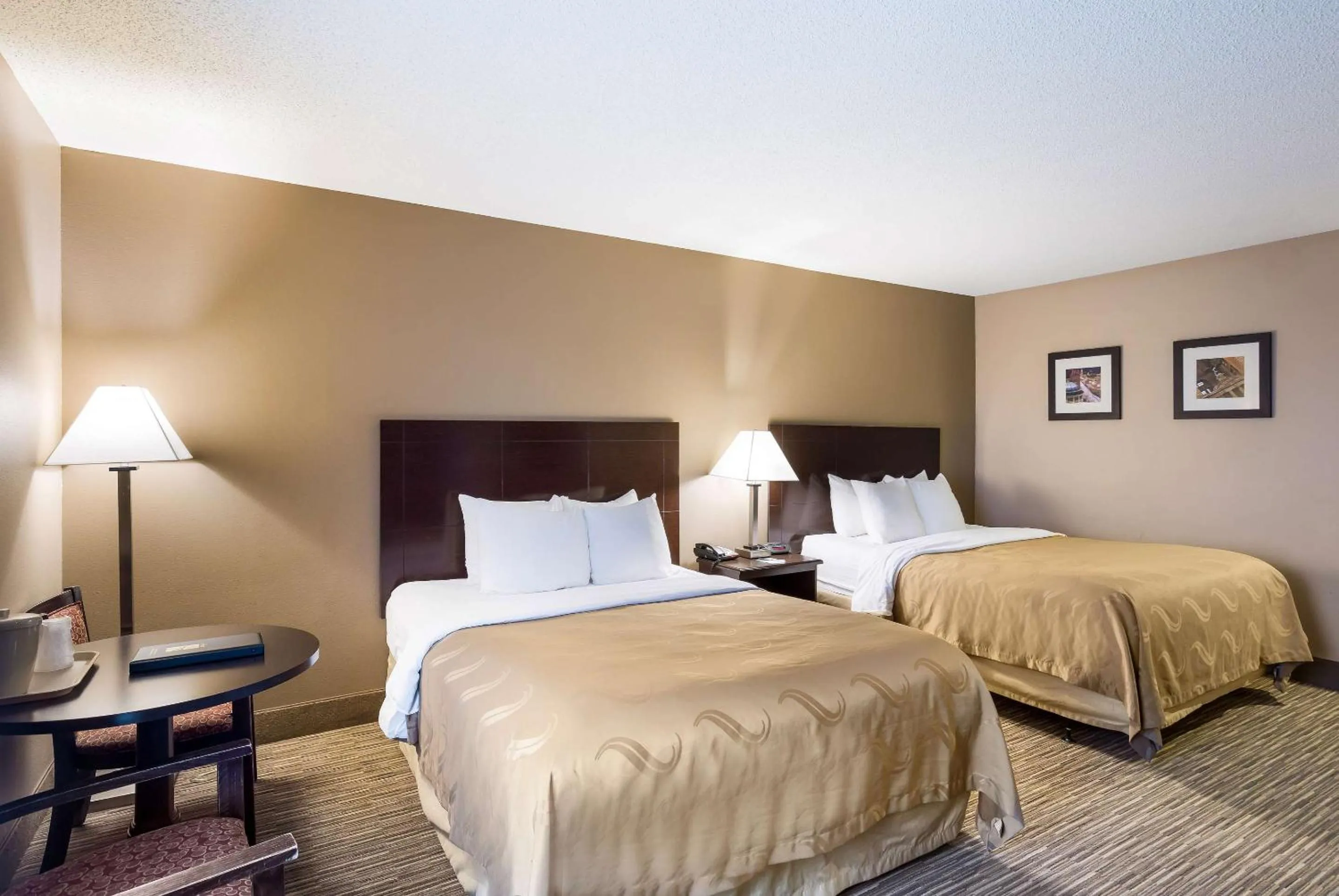 Bedroom, Bed in Quality Inn I-70 Near Kansas Speedway