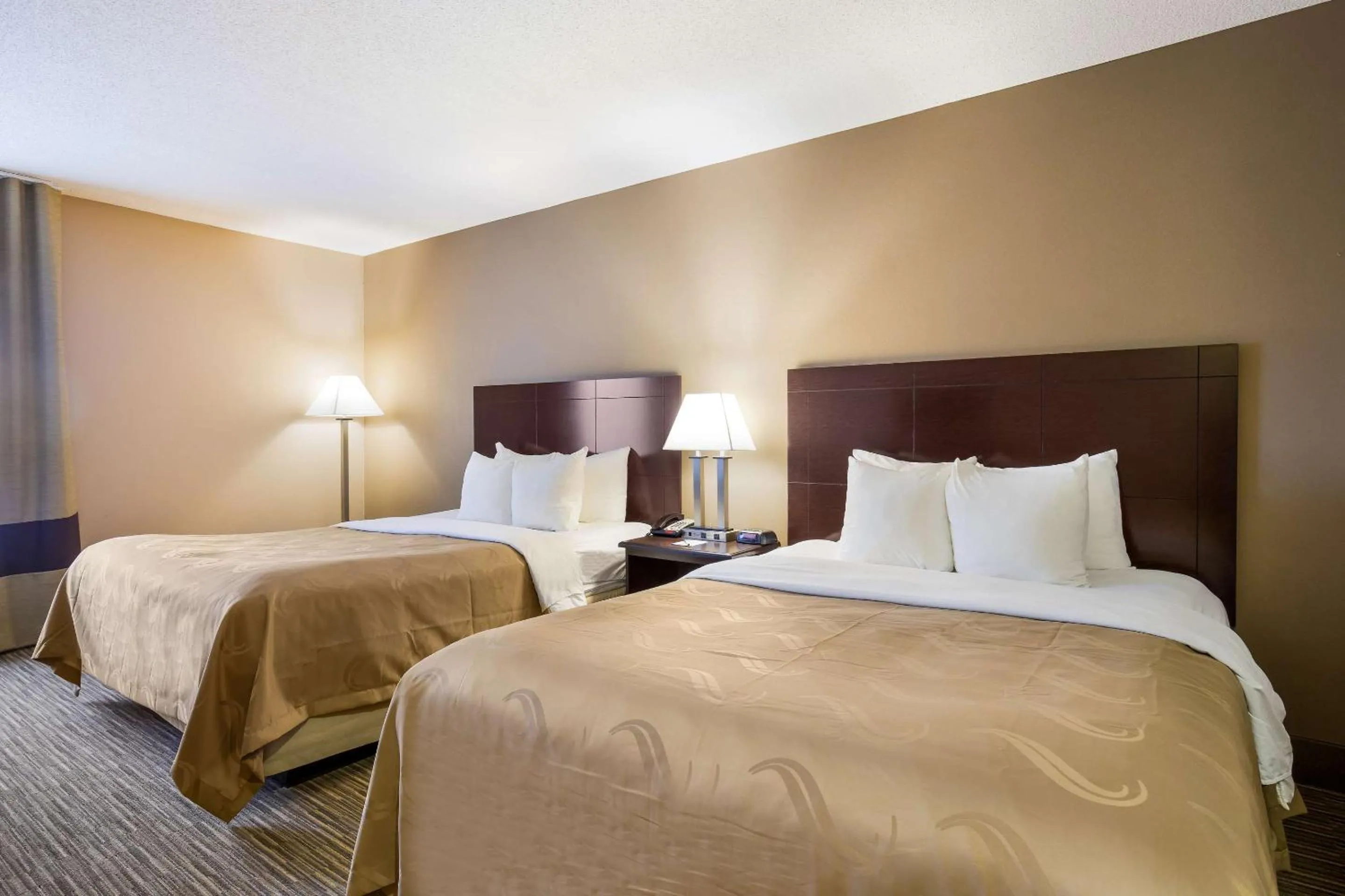 Bedroom, Bed in Quality Inn I-70 Near Kansas Speedway