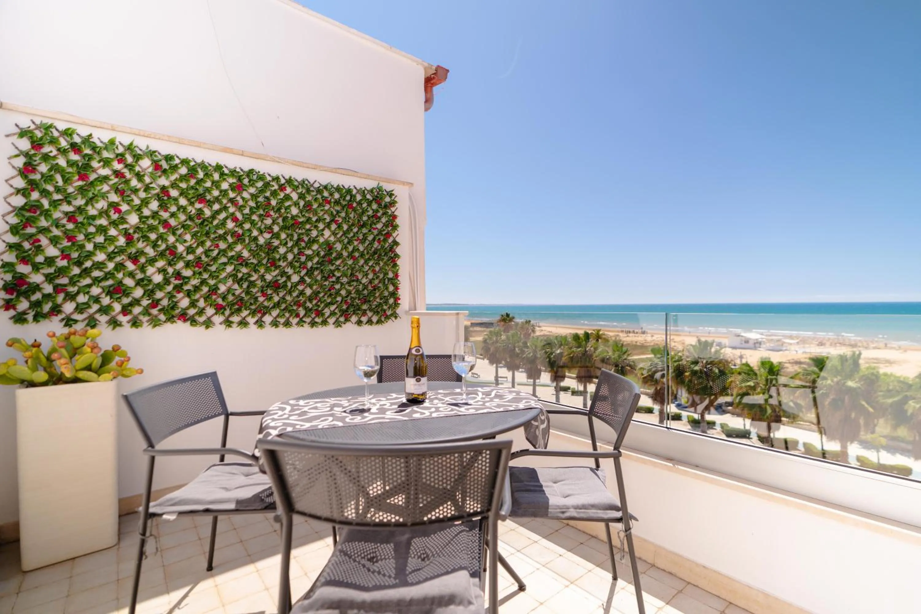 MADAGÌ Beachfront Apartments