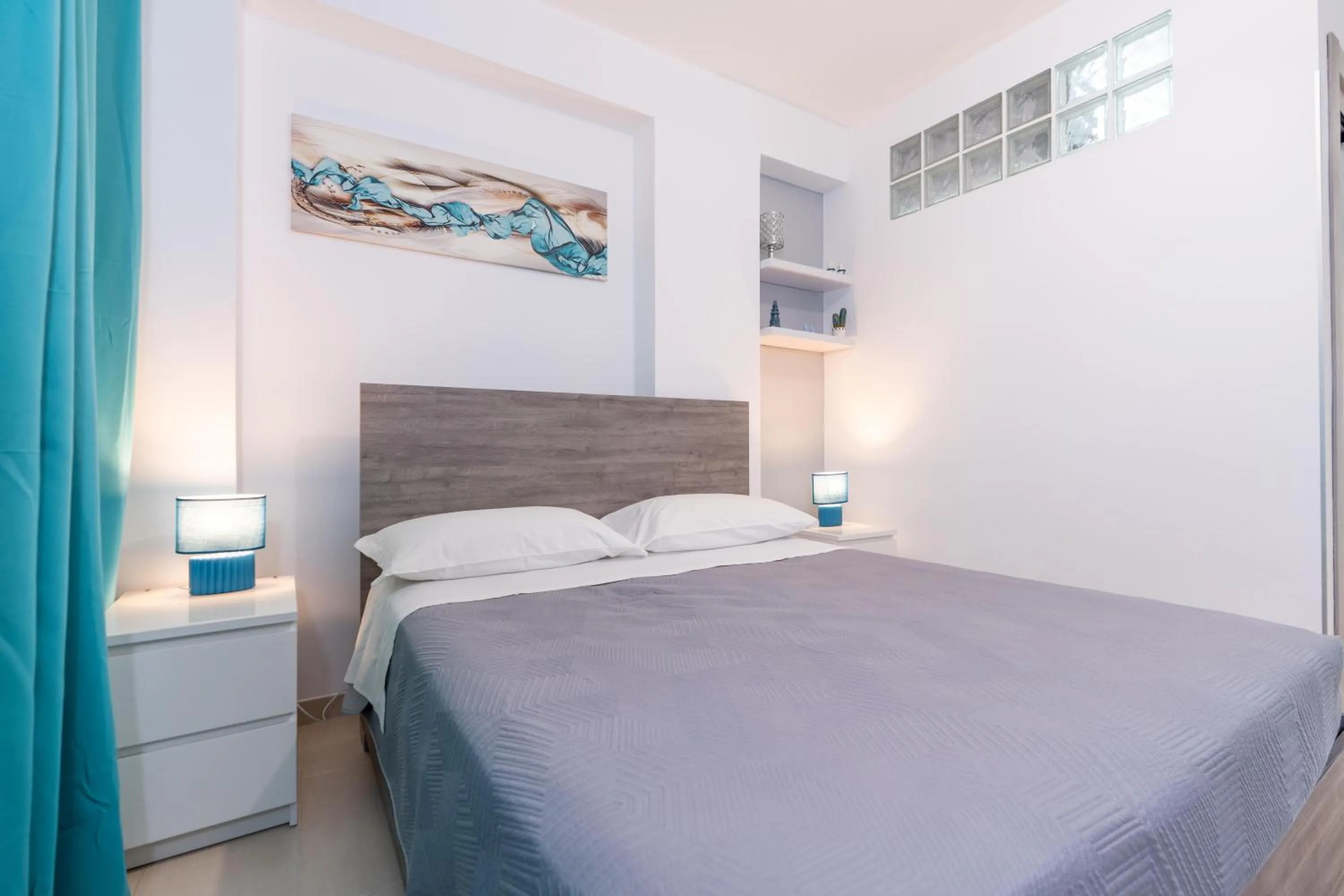 Bed in MADAGÌ Beachfront Apartments