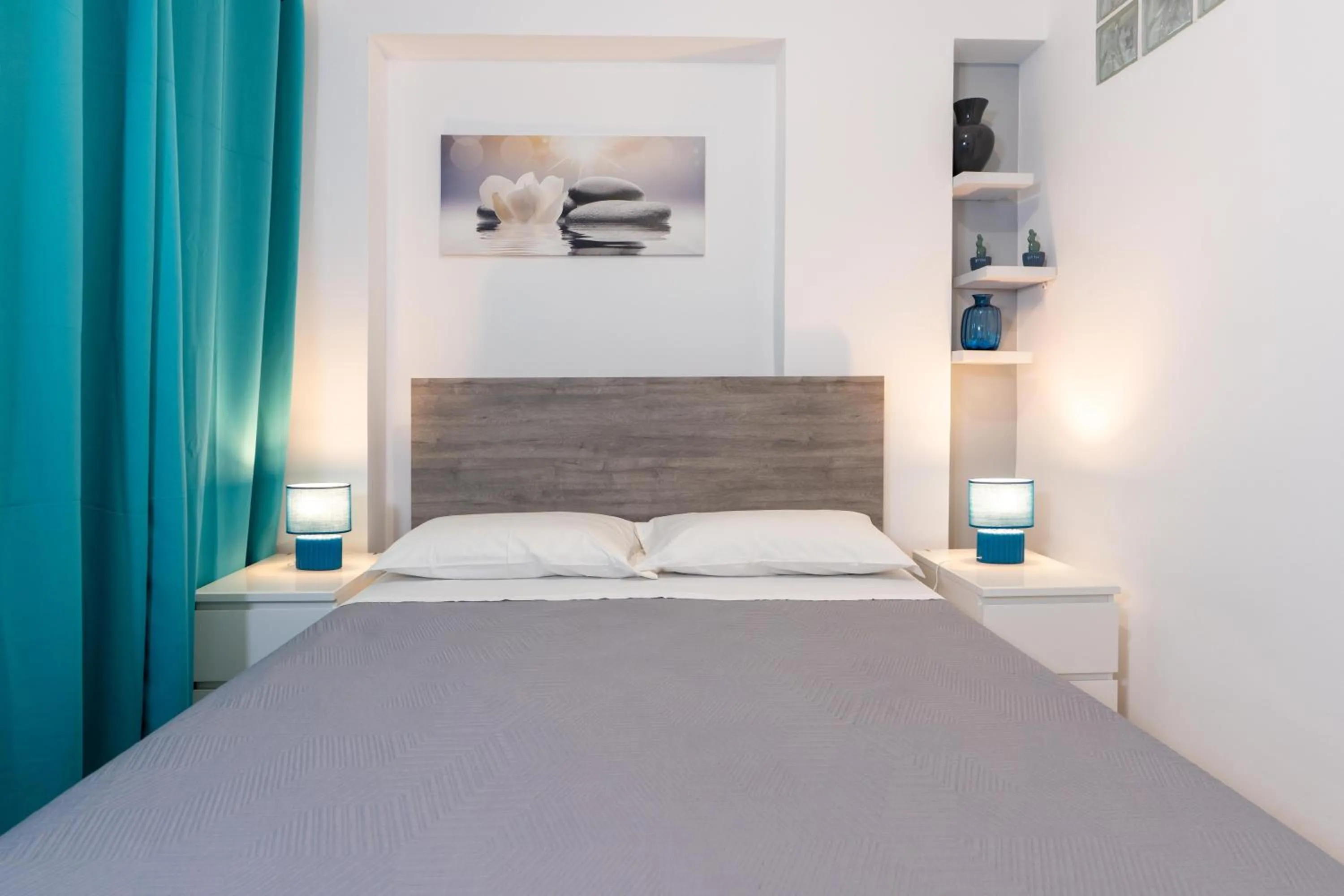 Bed in MADAGÌ Beachfront Apartments