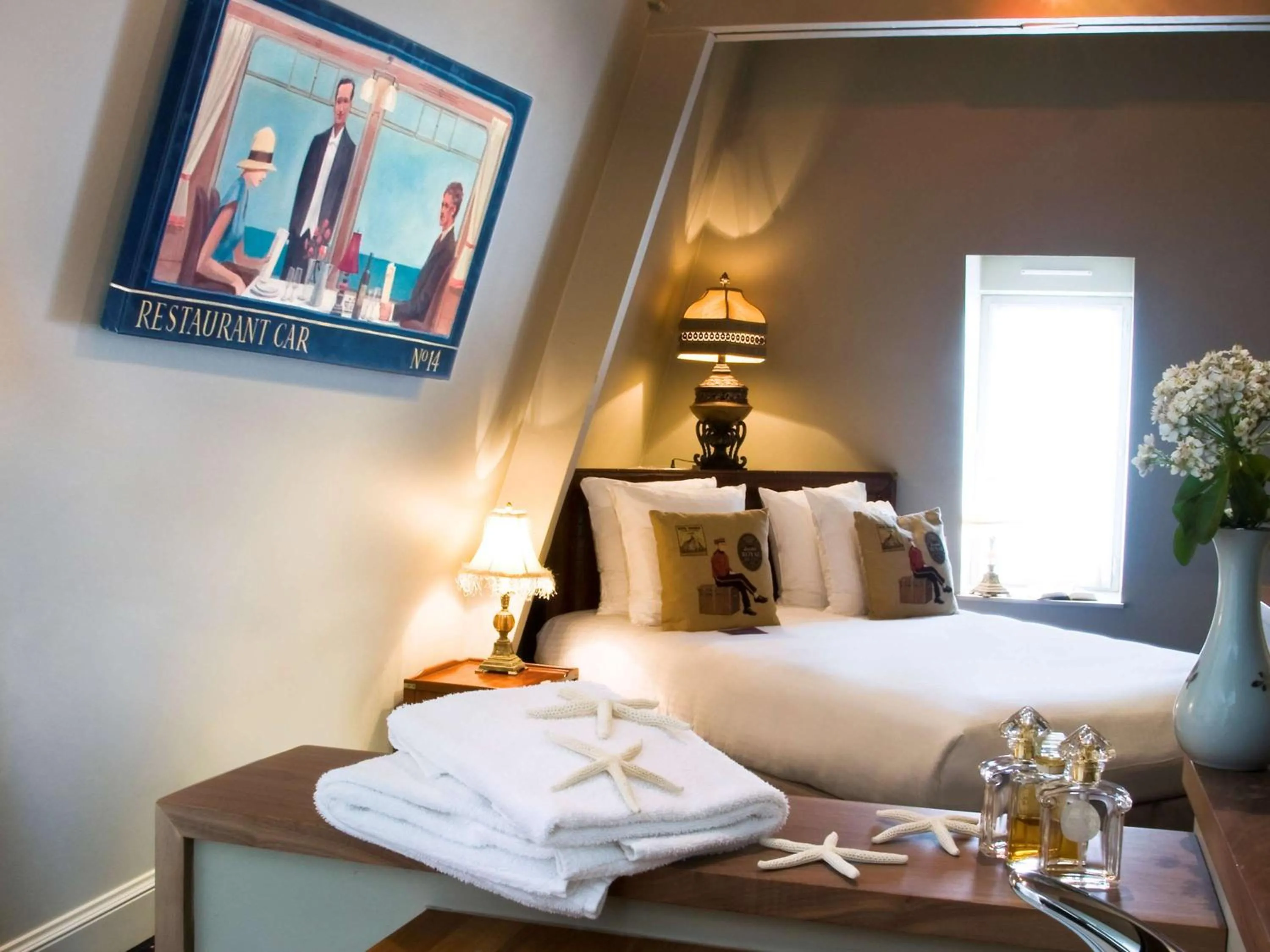 Photo of the whole room, Bed in Royal Emeraude Hotel Dinard - MGallery Collection