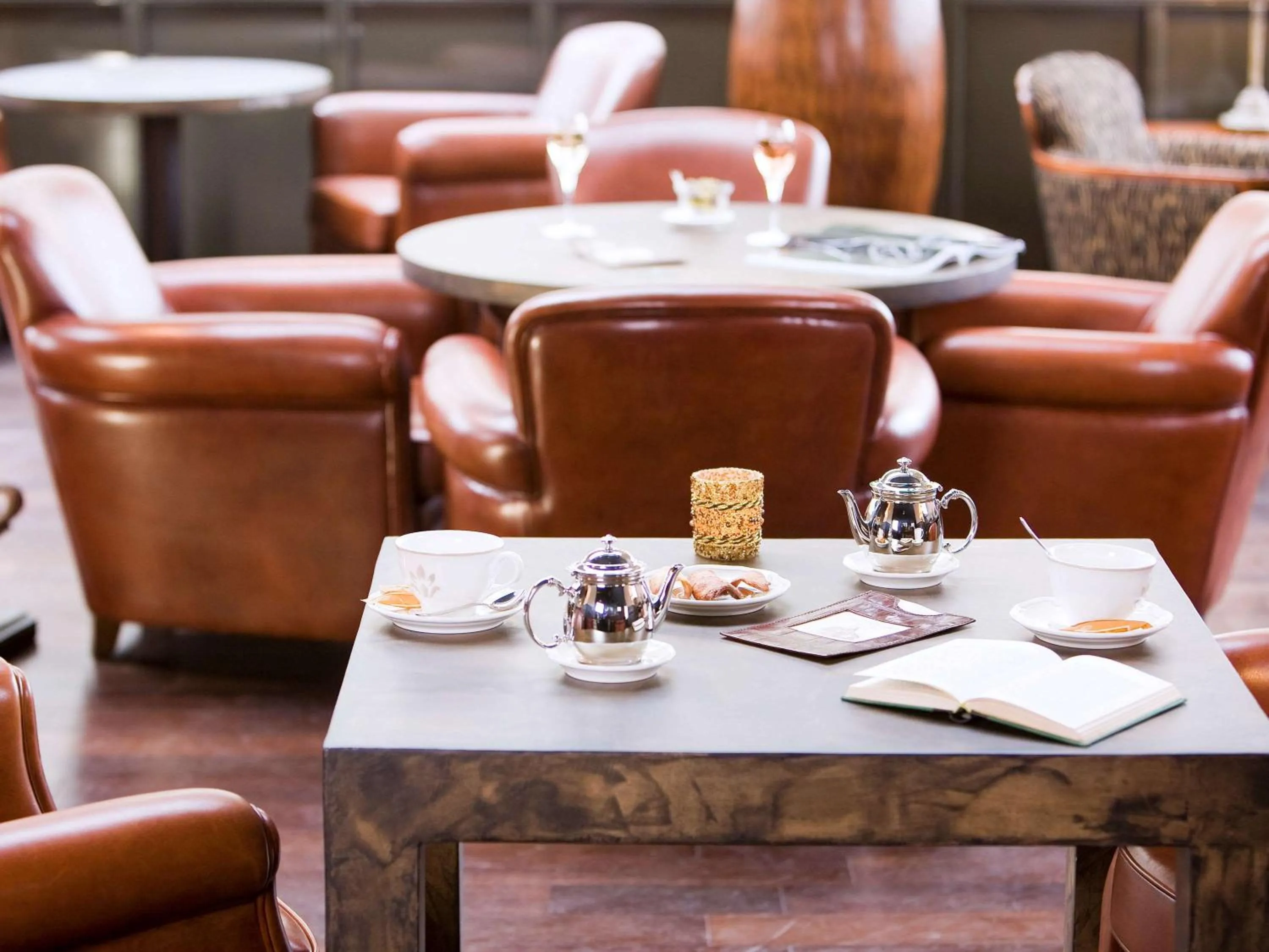 Lounge or bar in Royal Emeraude Hotel Dinard - MGallery Collection