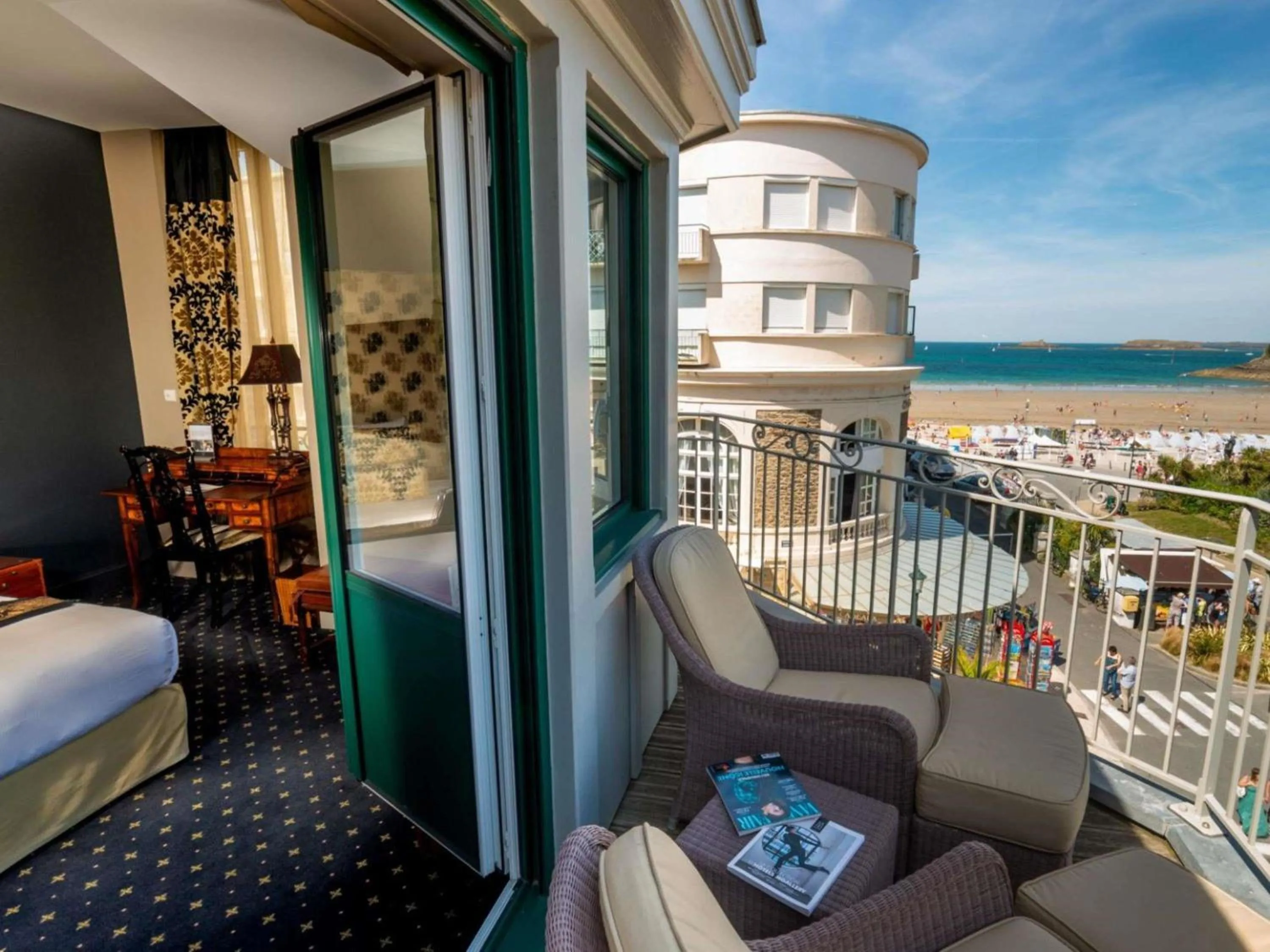 Bedroom, Bed in Royal Emeraude Hotel Dinard - MGallery Collection