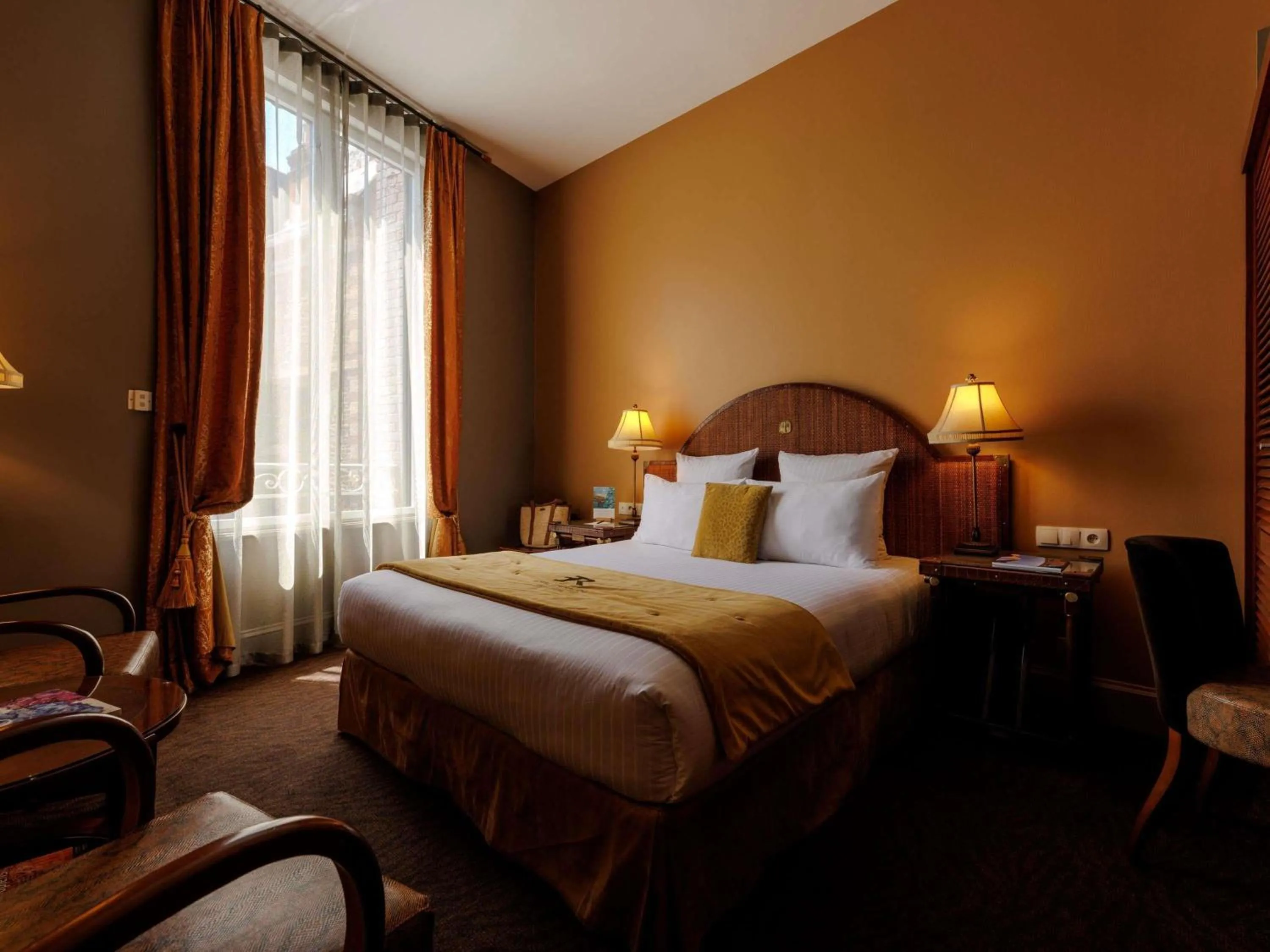 Bedroom, Bed in Royal Emeraude Hotel Dinard - MGallery Collection