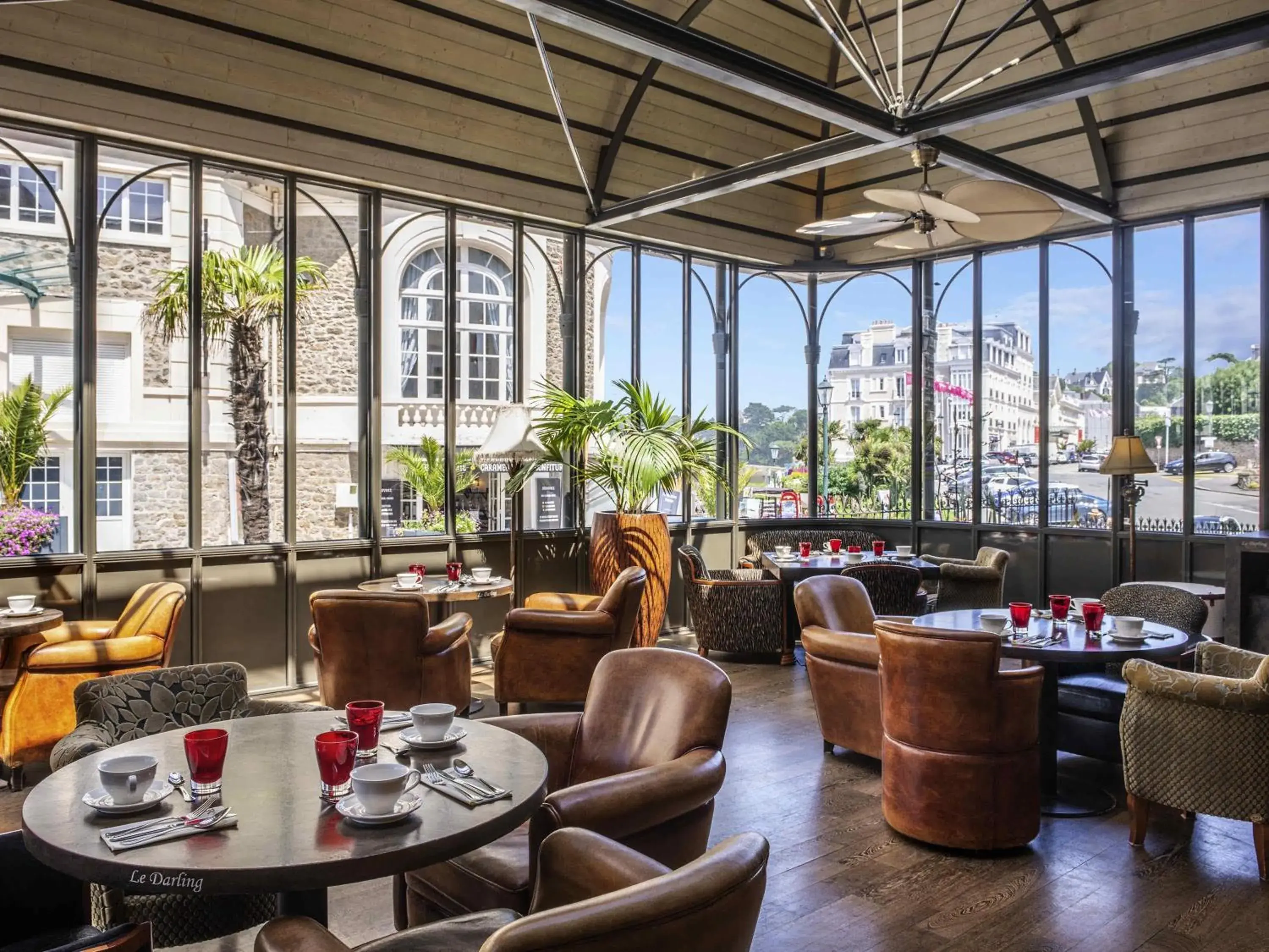 Lounge or bar in Royal Emeraude Hotel Dinard - MGallery Collection Lounge or bar in Royal Emeraude Hotel Dinard - MGallery Collection