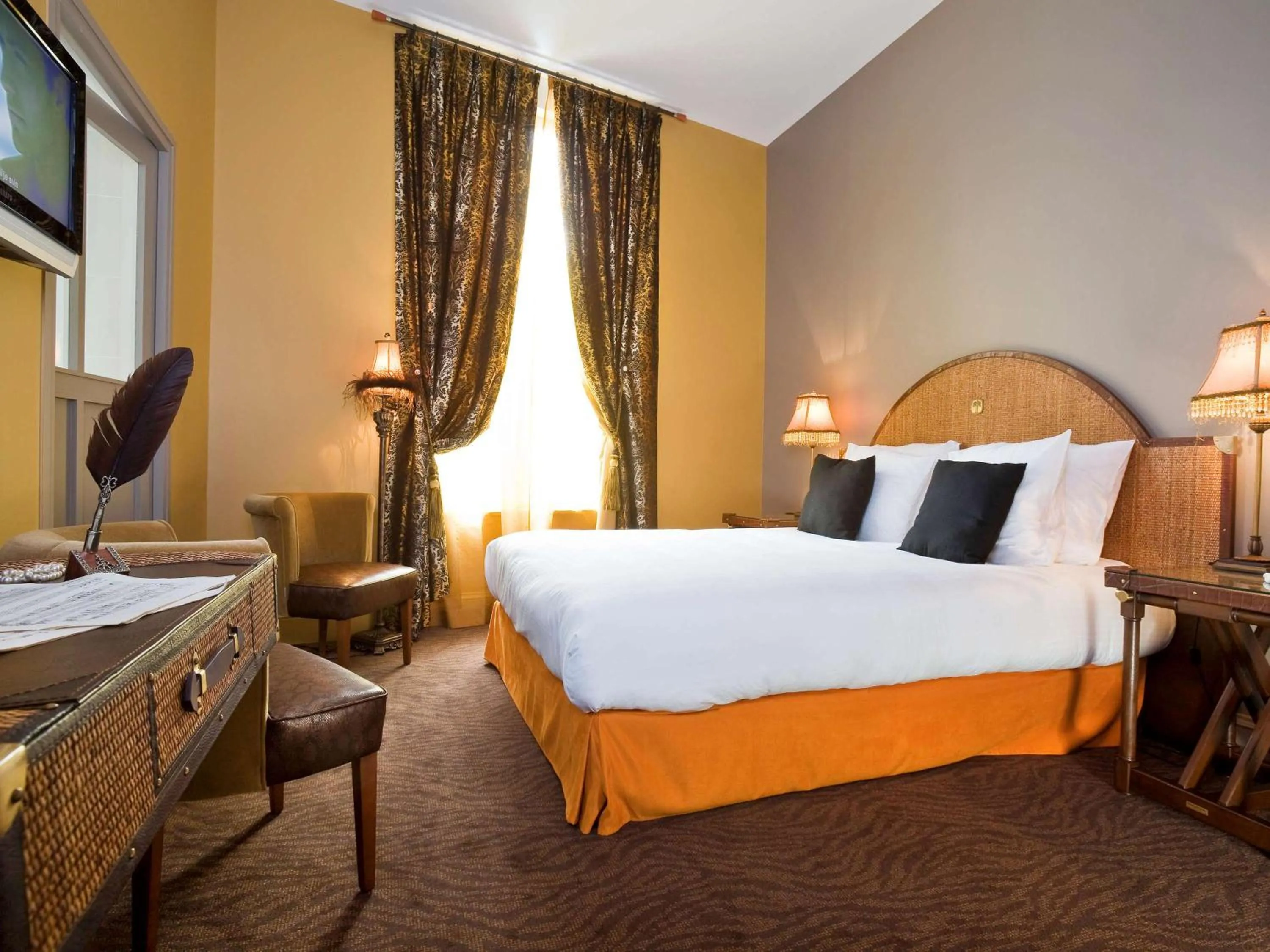 Photo of the whole room, Bed in Royal Emeraude Hotel Dinard - MGallery Collection