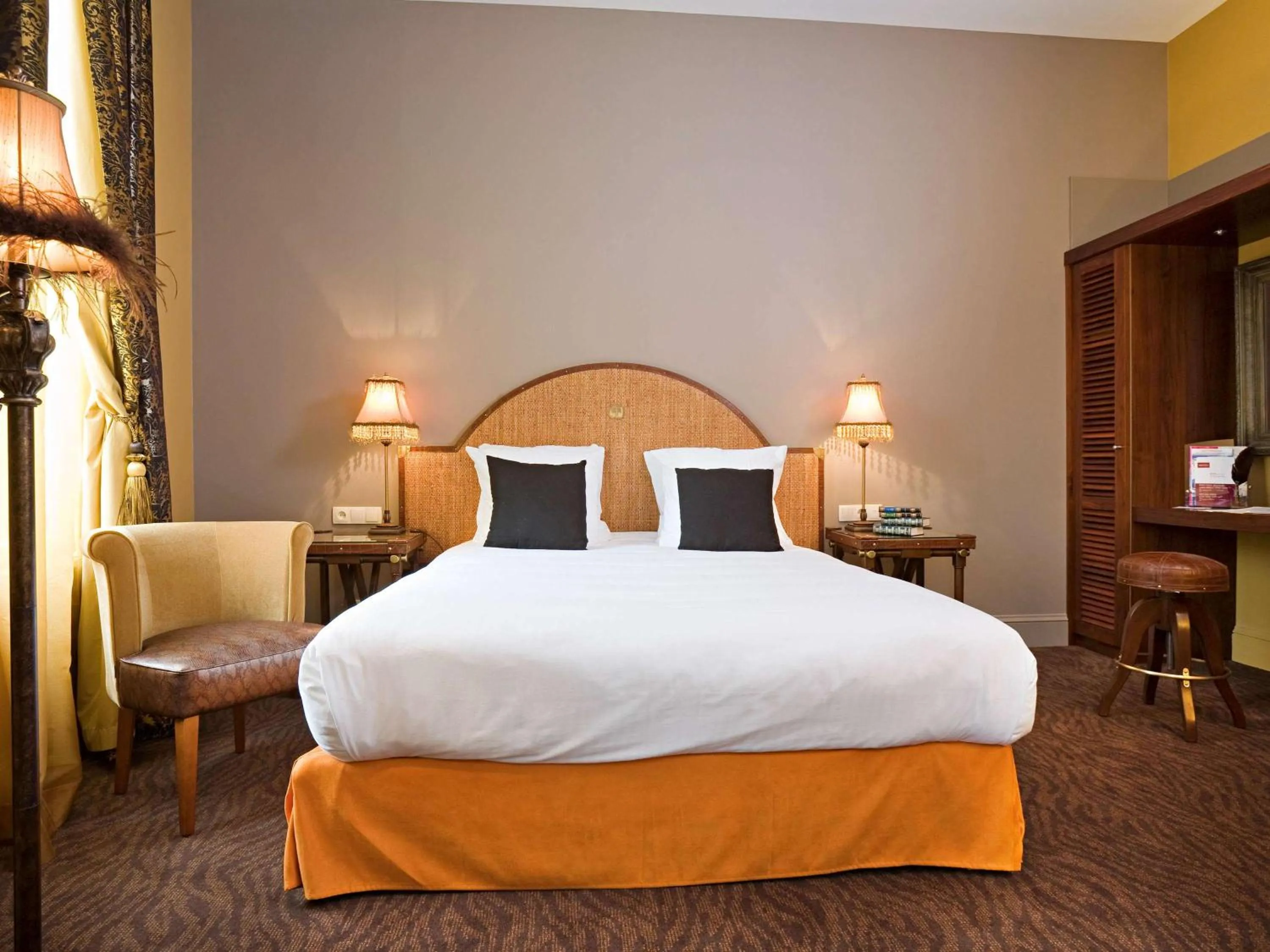 Photo of the whole room, Bed in Royal Emeraude Hotel Dinard - MGallery Collection