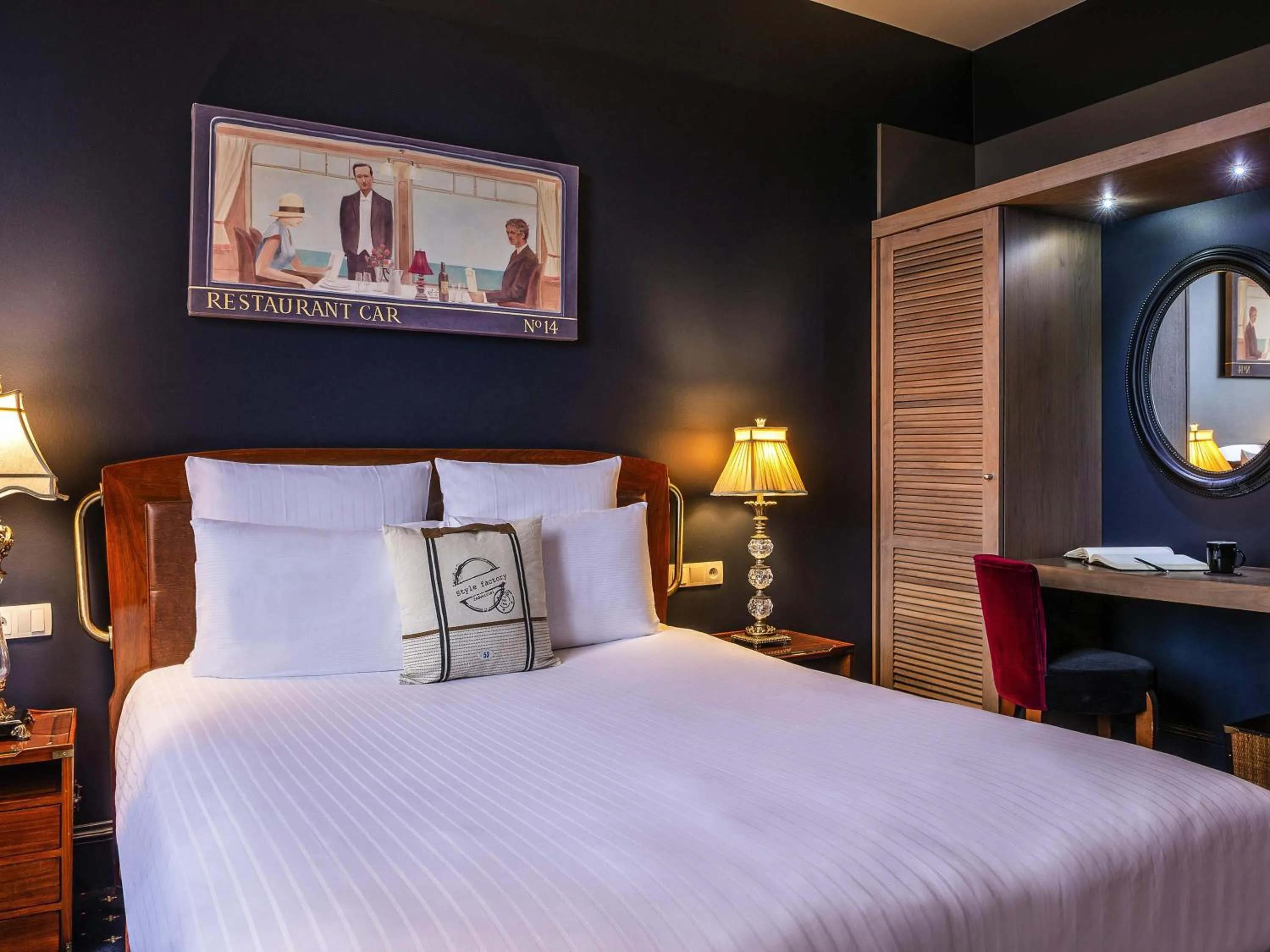 Bedroom, Bed in Royal Emeraude Hotel Dinard - MGallery Collection