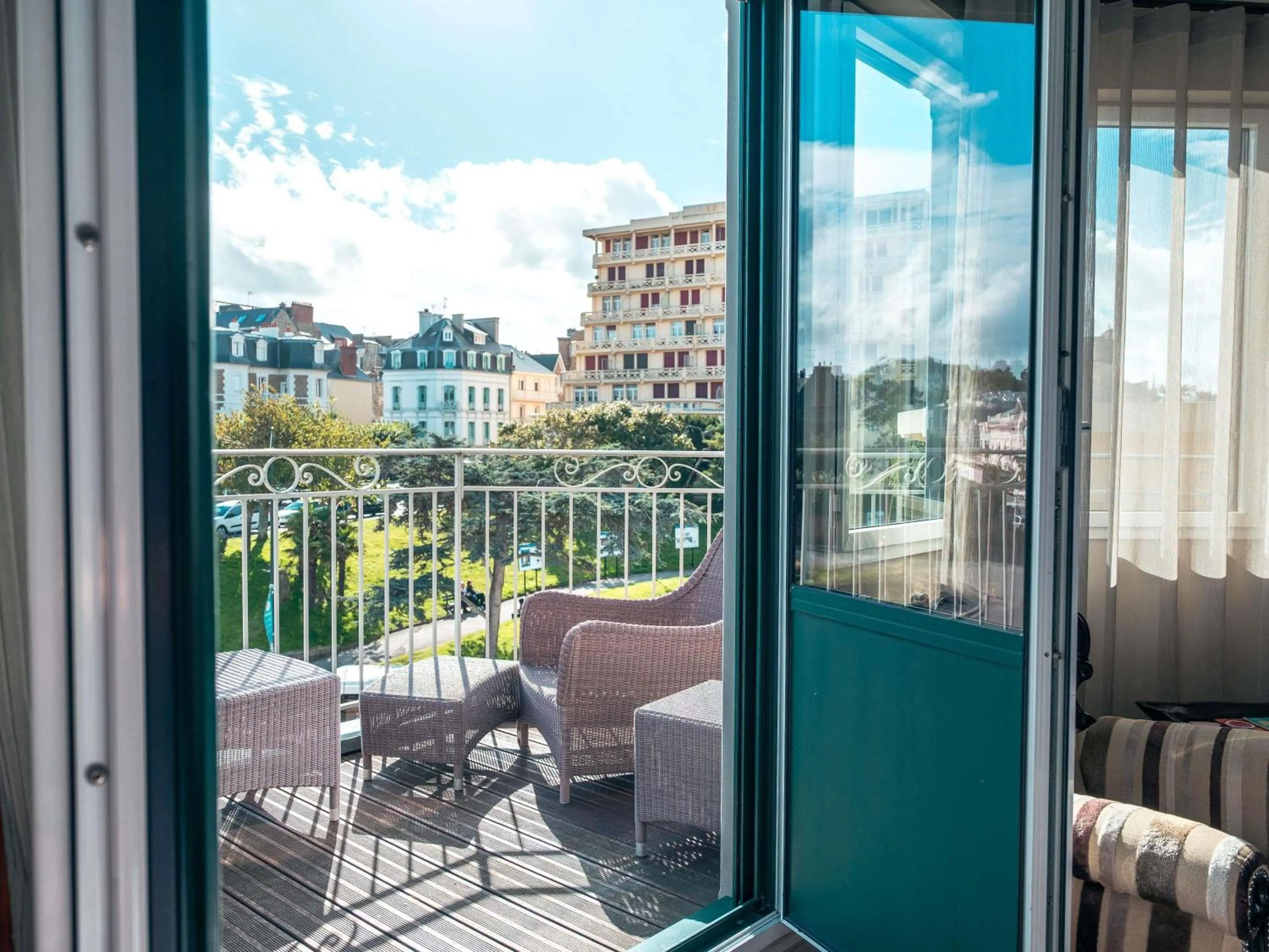 Bedroom in Royal Emeraude Hotel Dinard - MGallery Collection