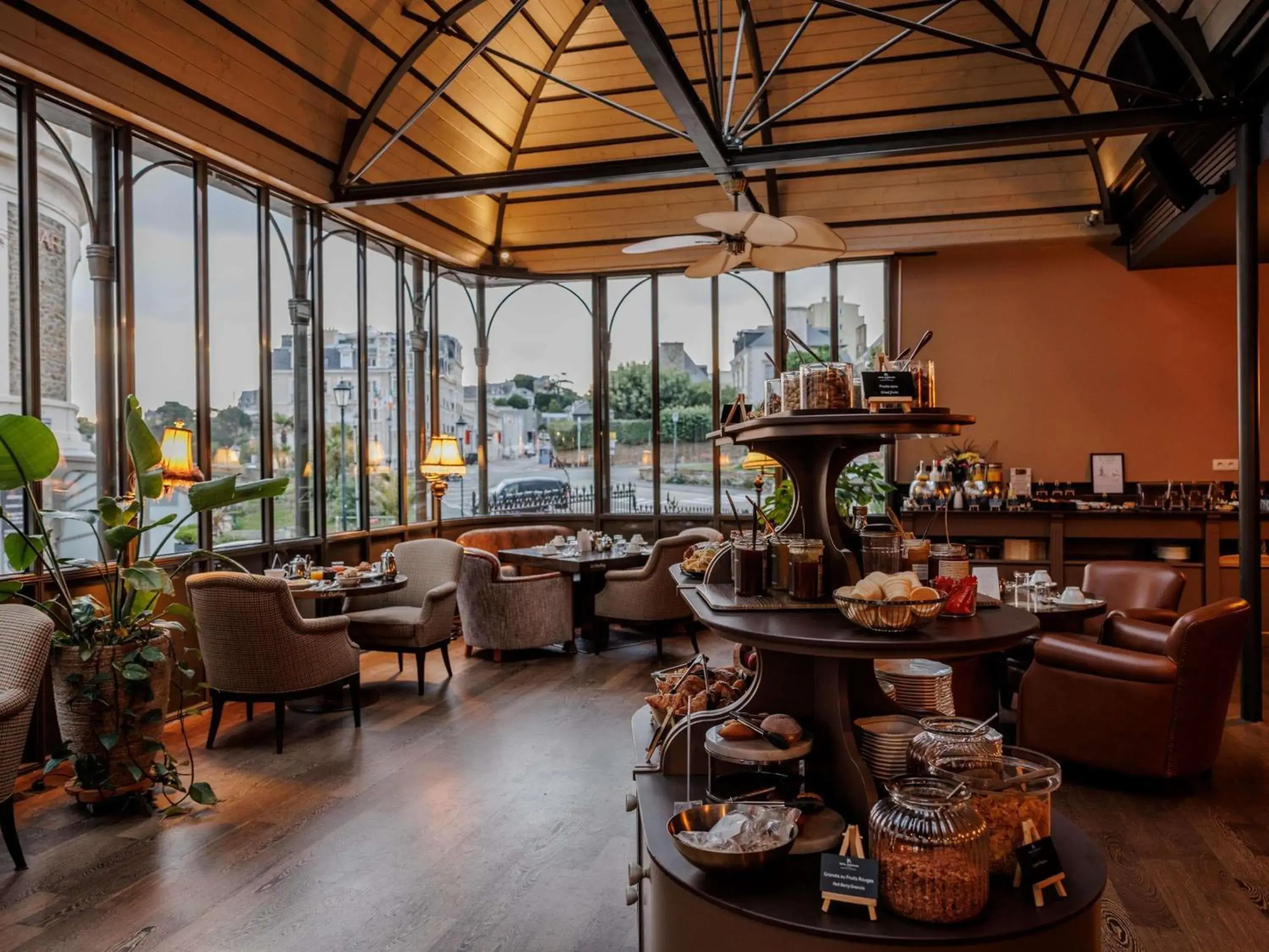 Property building in Royal Emeraude Hotel Dinard - MGallery Collection Property building in Royal Emeraude Hotel Dinard - MGallery Collection