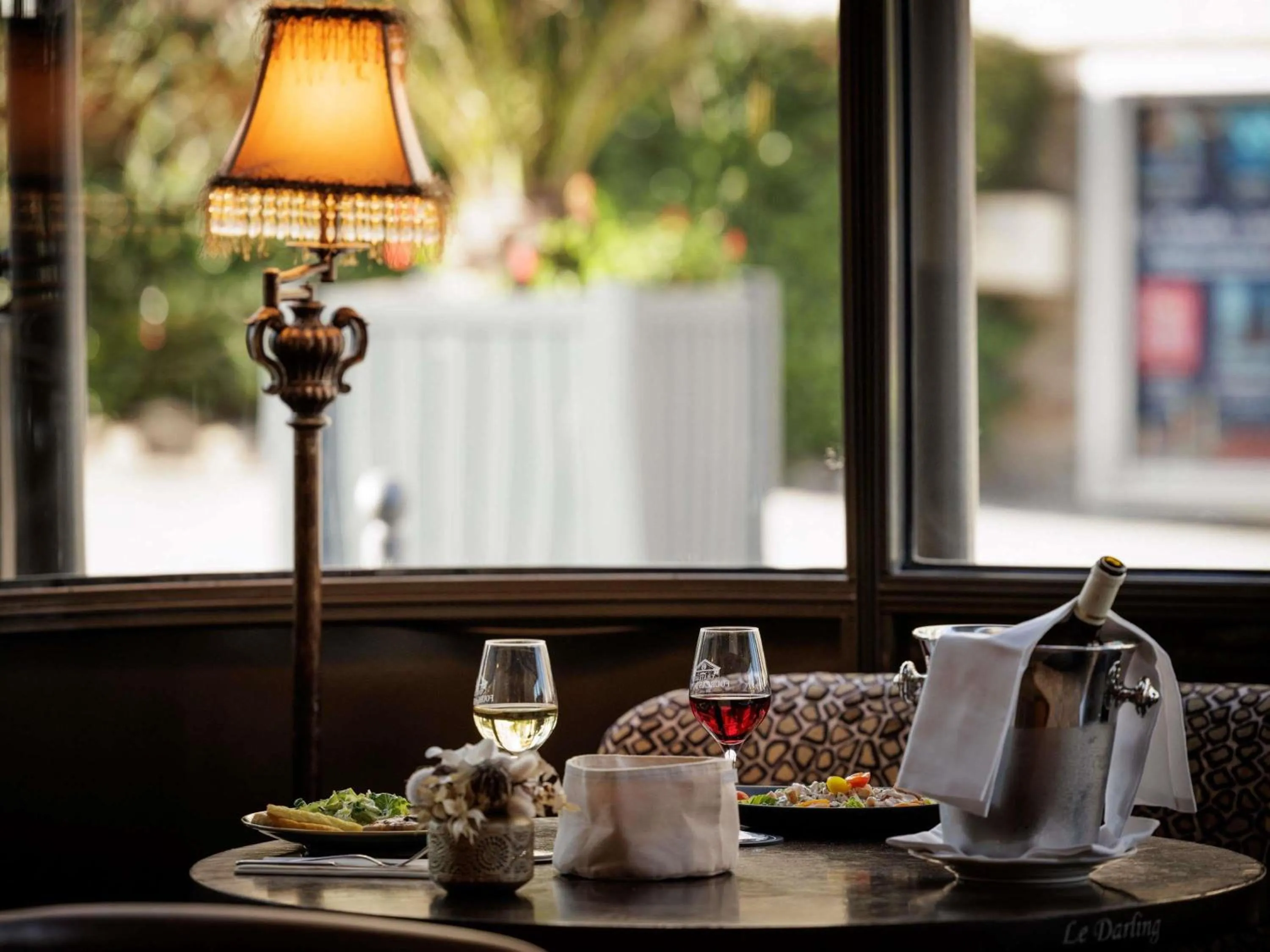 Lounge or bar in Royal Emeraude Hotel Dinard - MGallery Collection