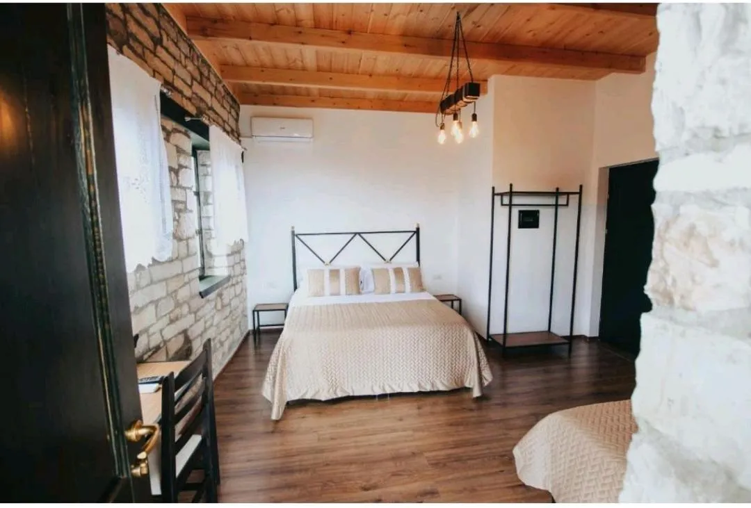 Deluxe Triple Room in Bujtina Maria