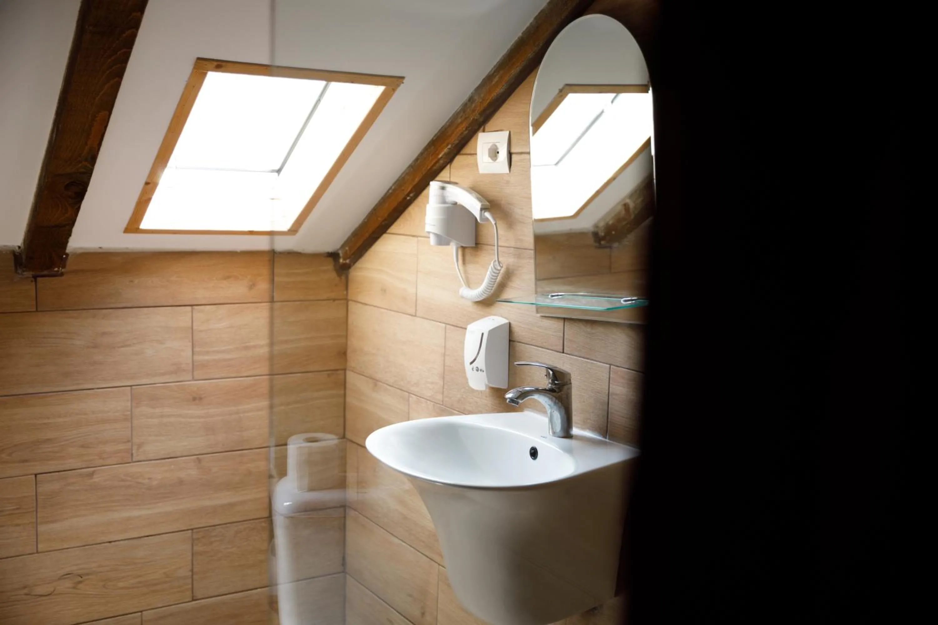 Triple Room with Bathroom in Bujtina Maria