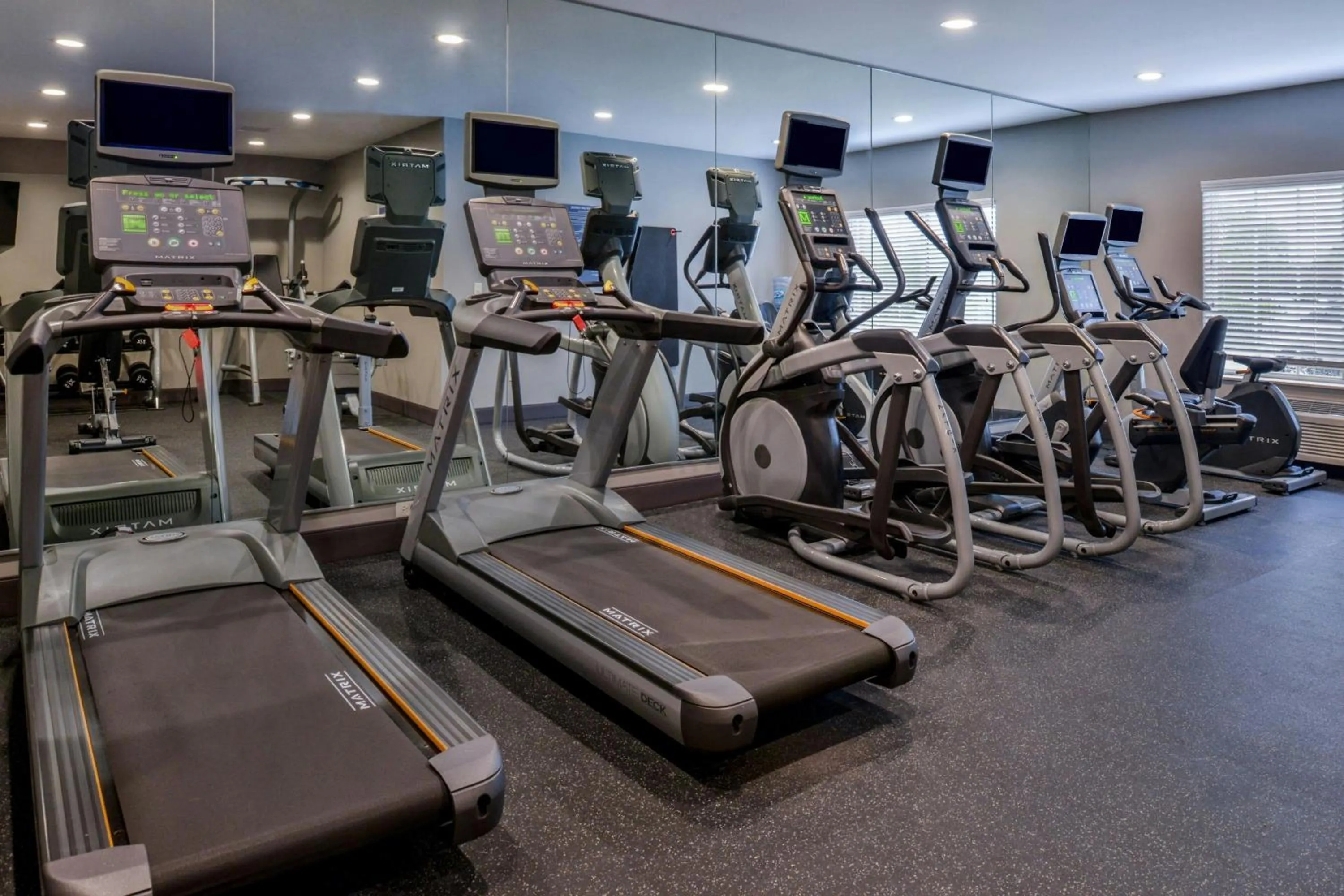 Fitness centre/facilities in Four Points By Sheraton Mount Prospect O’Hare