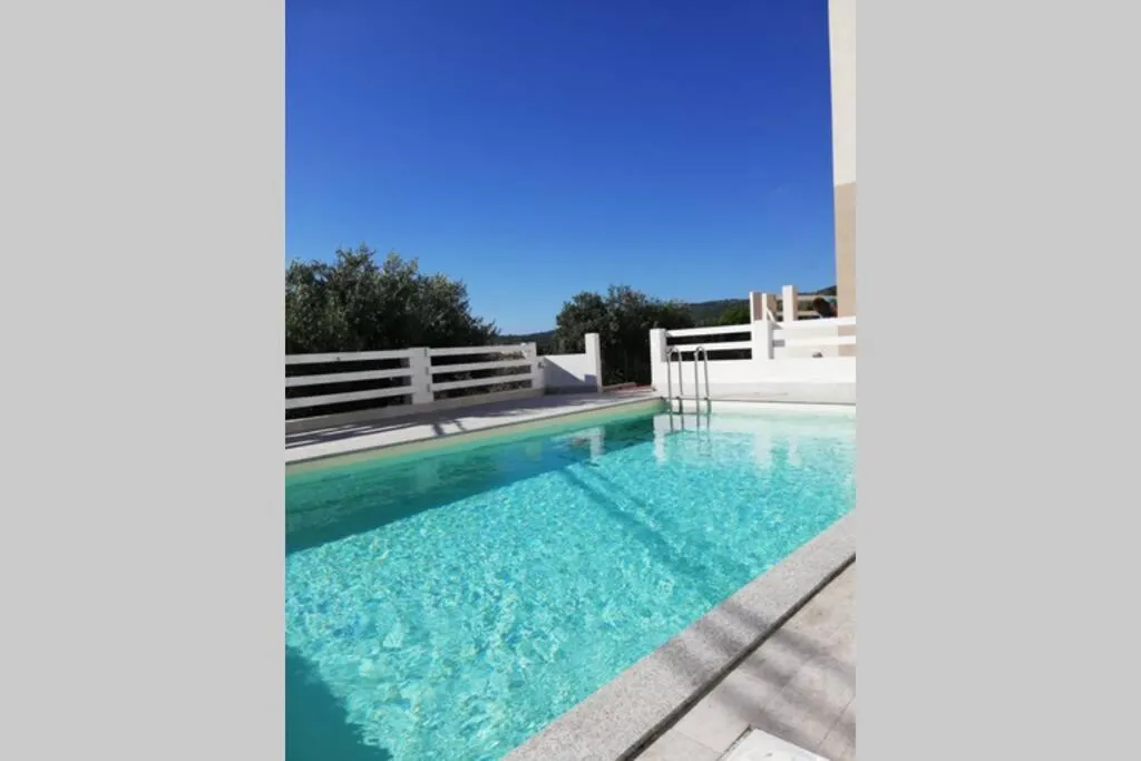 Trilocale vista mare con piscina a Badesi
